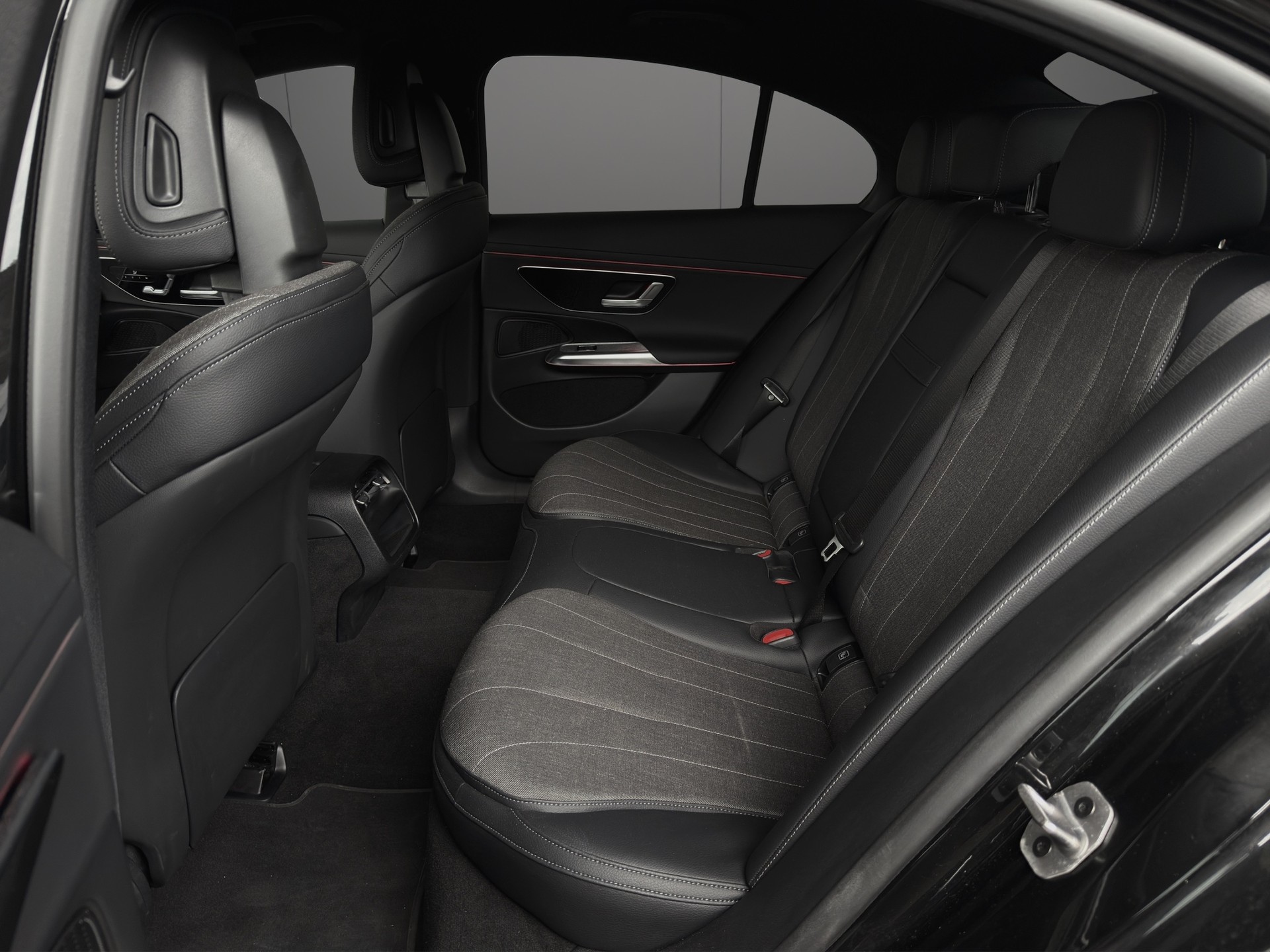 MERCEDES-BENZ E 220 d 4Matic 9G-Tronic-image-8