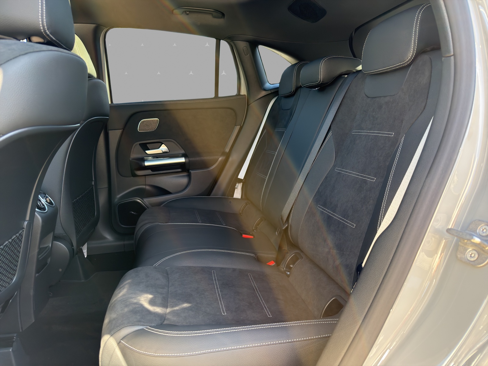 MERCEDES-BENZ GLA 220d 4Matic 8G-DCT-image-12