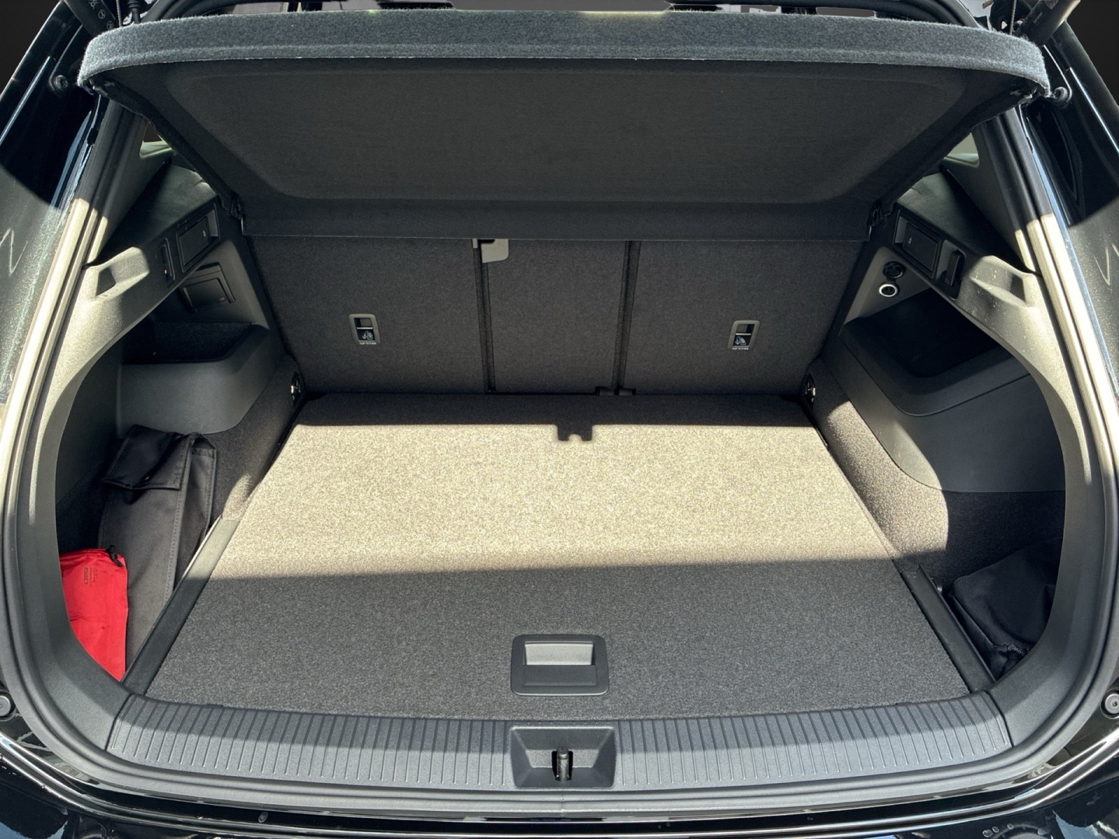 VW Tiguan 2.0 TDI SCR R-Line 4Motion DSG-image-12
