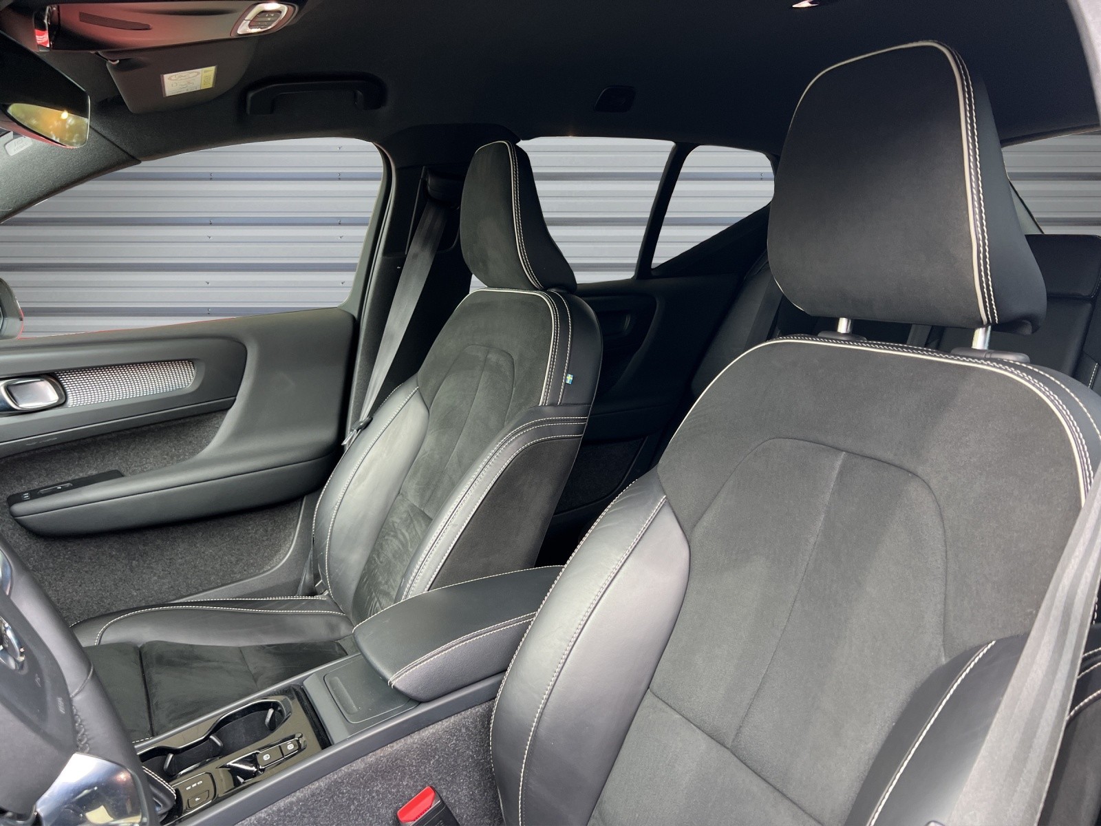 VOLVO XC40 B4 Benzin Mild Hybrid AWD R-Design Geartronic-image-10