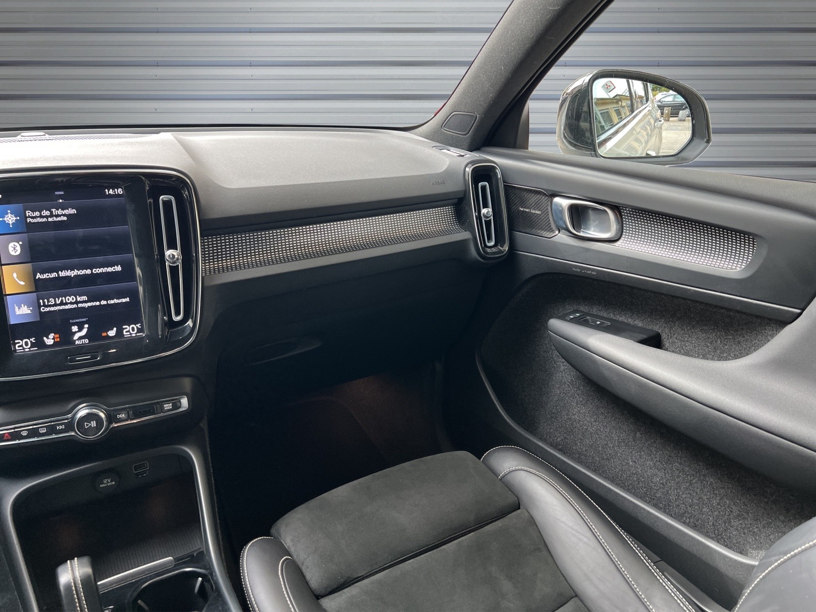 VOLVO XC40 B4 Benzin Mild Hybrid AWD R-Design Geartronic-image-12