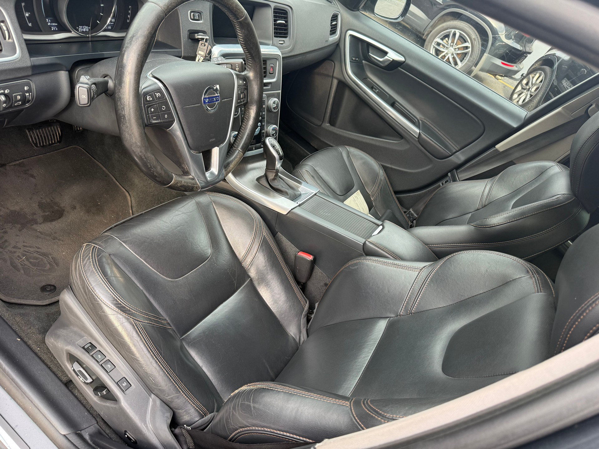 VOLVO V60 Cross Country D4 AWD Summum Geartronic-image-7