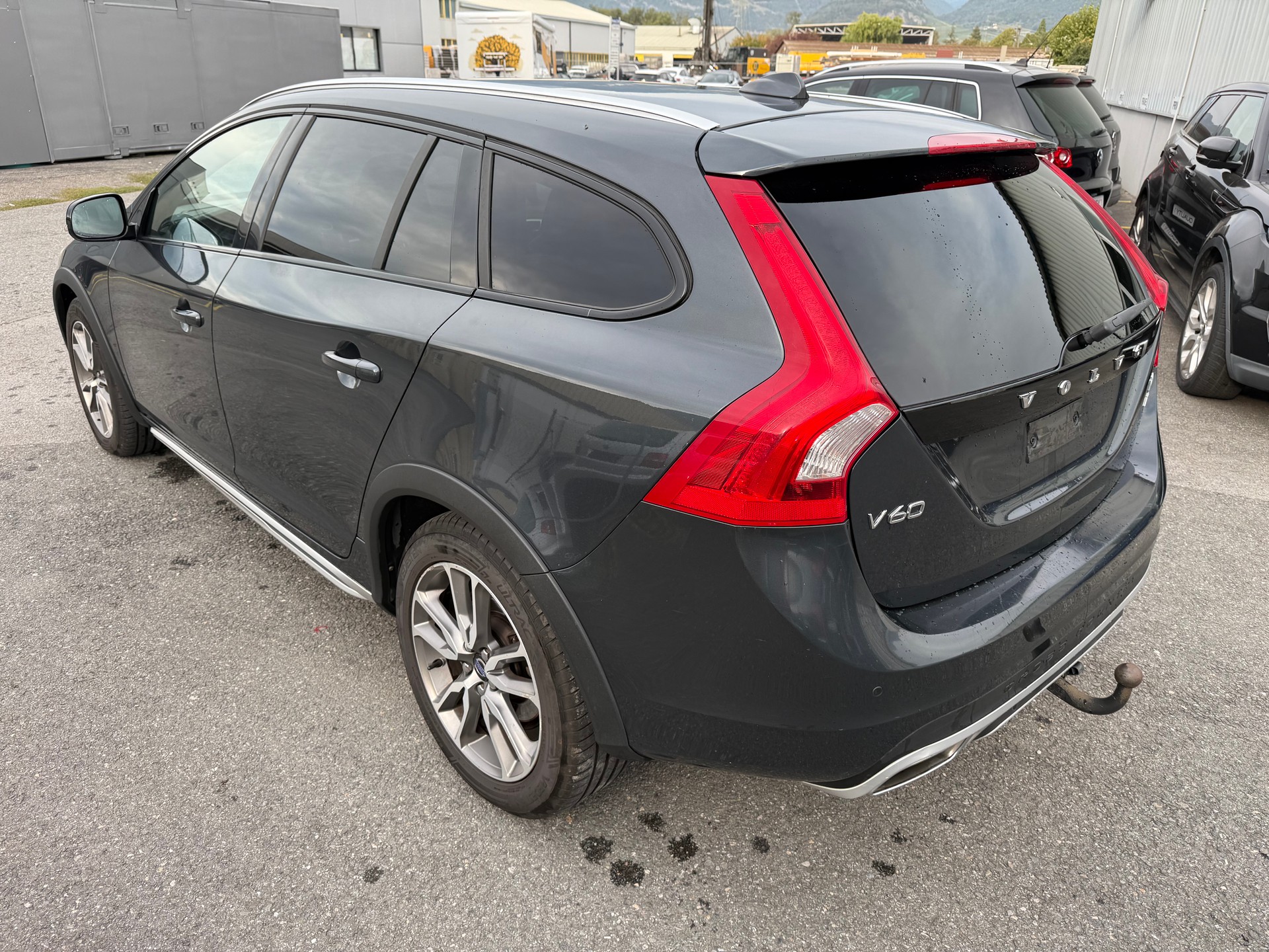 VOLVO V60 Cross Country D4 AWD Summum Geartronic-image-2
