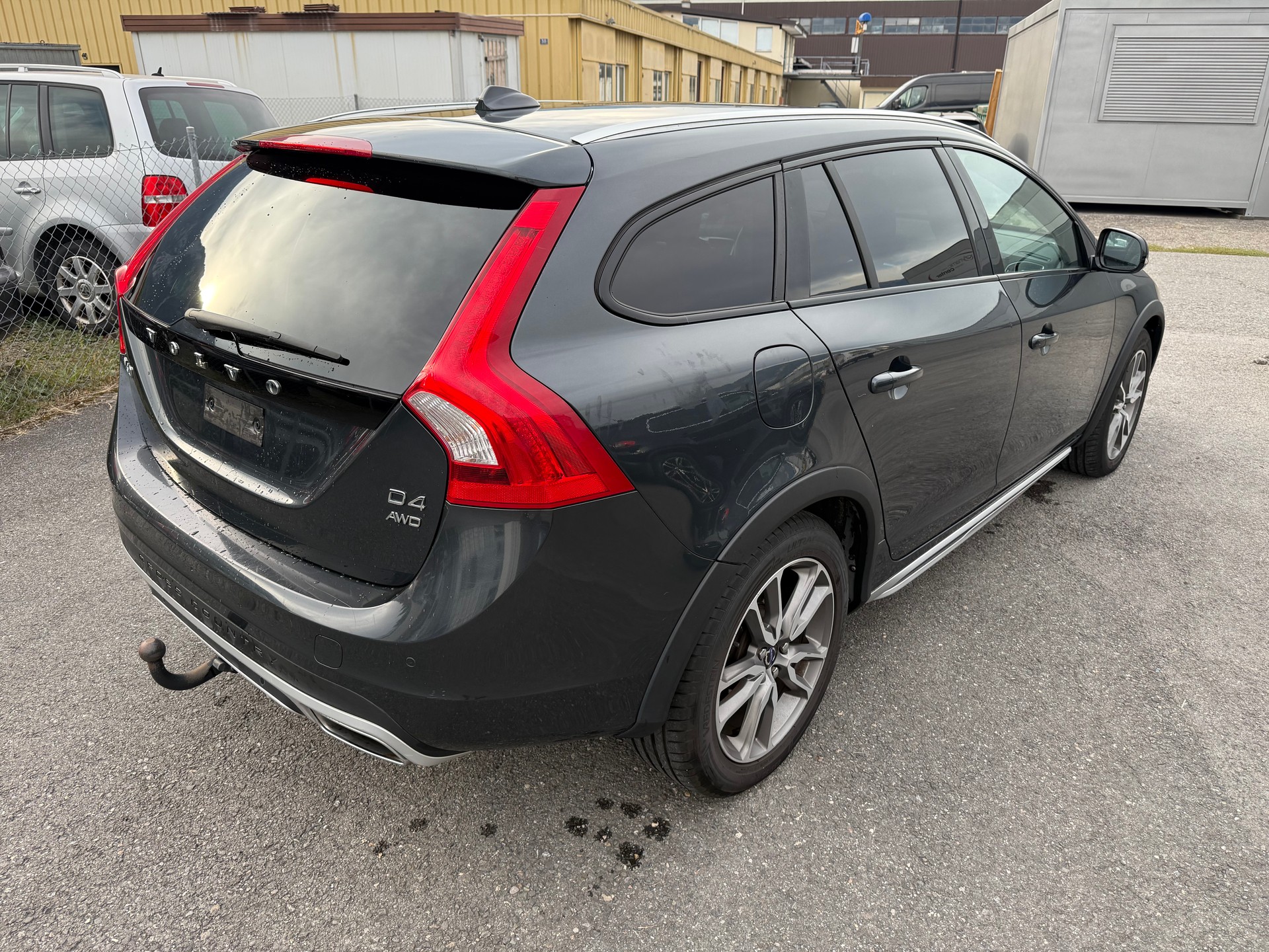 VOLVO V60 Cross Country D4 AWD Summum Geartronic-image-3