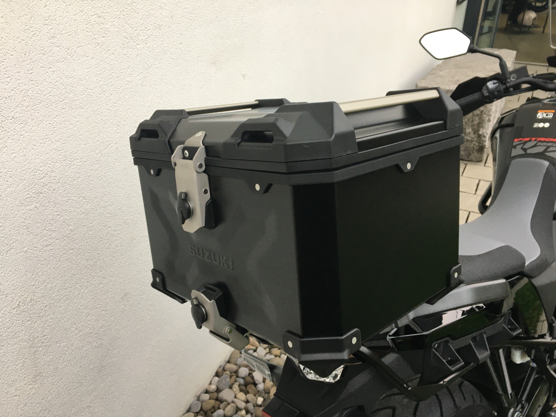 SUZUKI DL 1050 A V-Strom-showroom-element-1