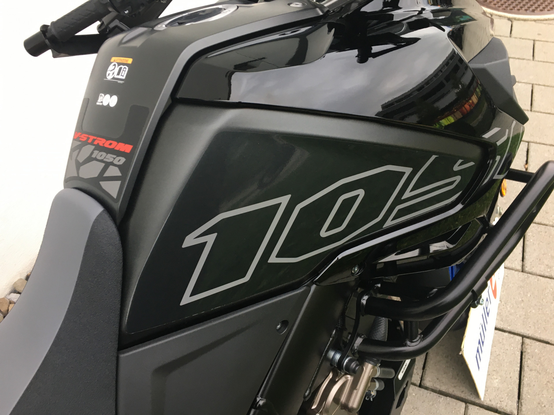 SUZUKI DL 1050 A V-Strom-showroom-element-2