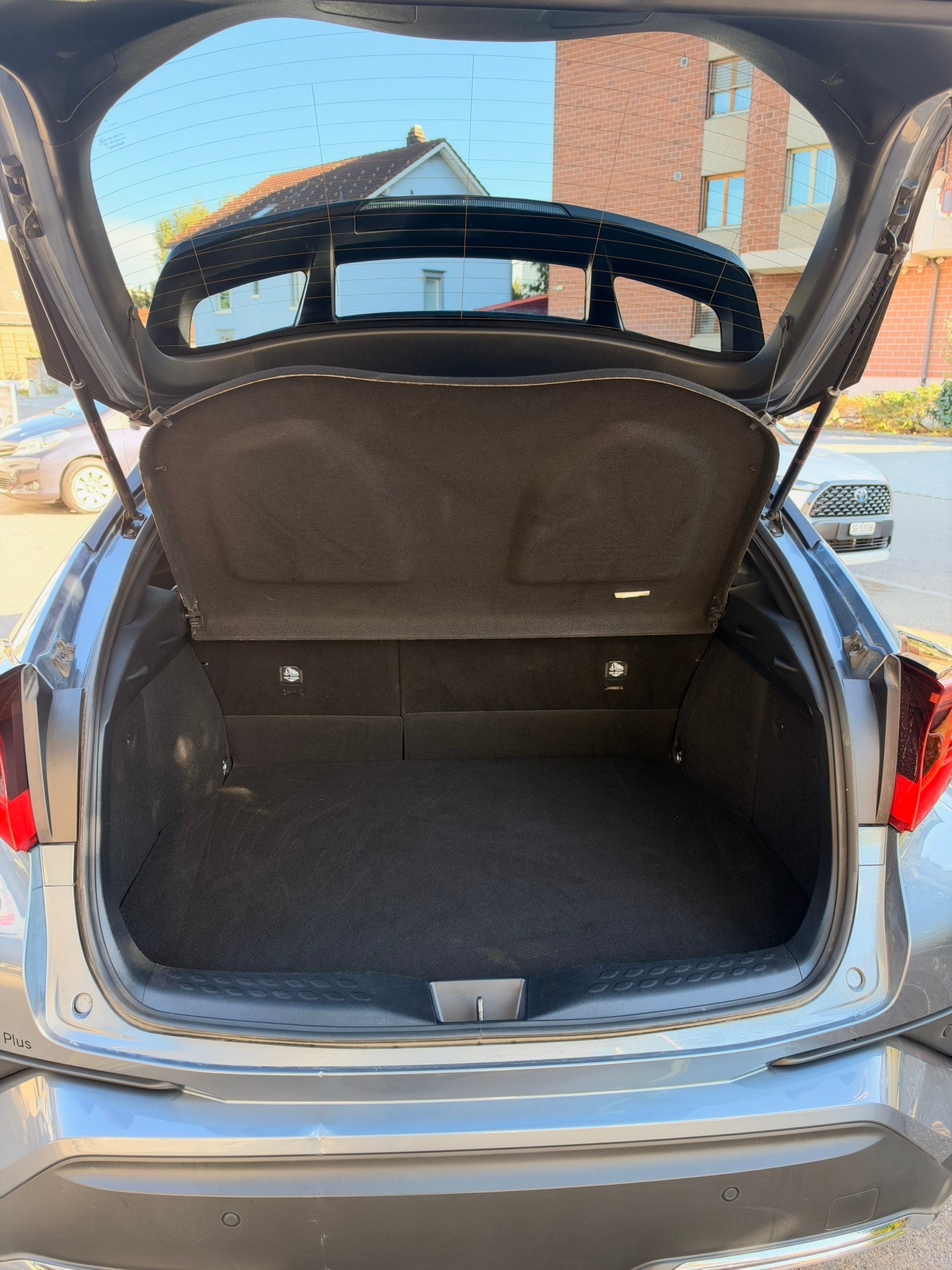 TOYOTA C-HR 2.0 HSD CVT Trend-image-8