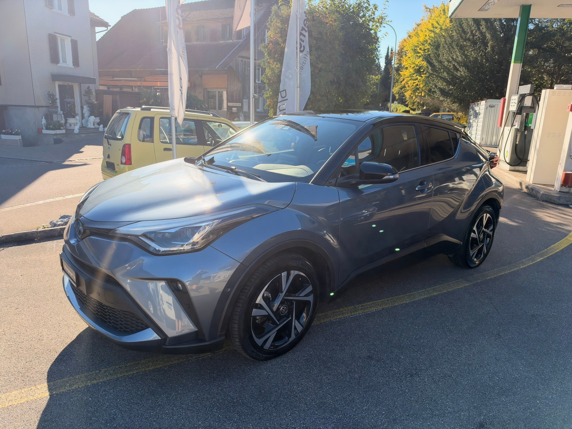 TOYOTA C-HR 2.0 HSD CVT Trend-image-1