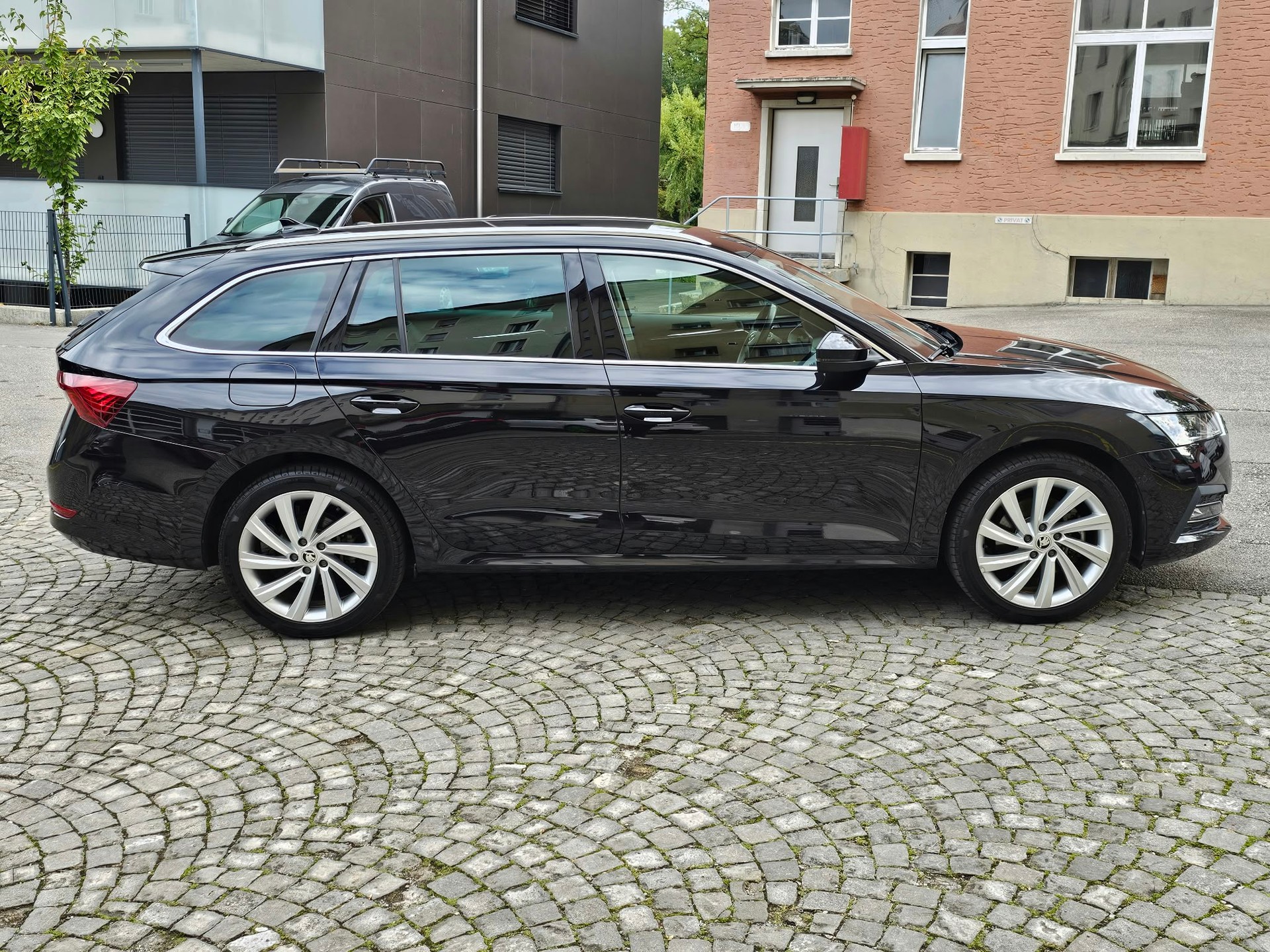 SKODA Octavia Combi 1.4 TSI PHEV DSG Style-image-5