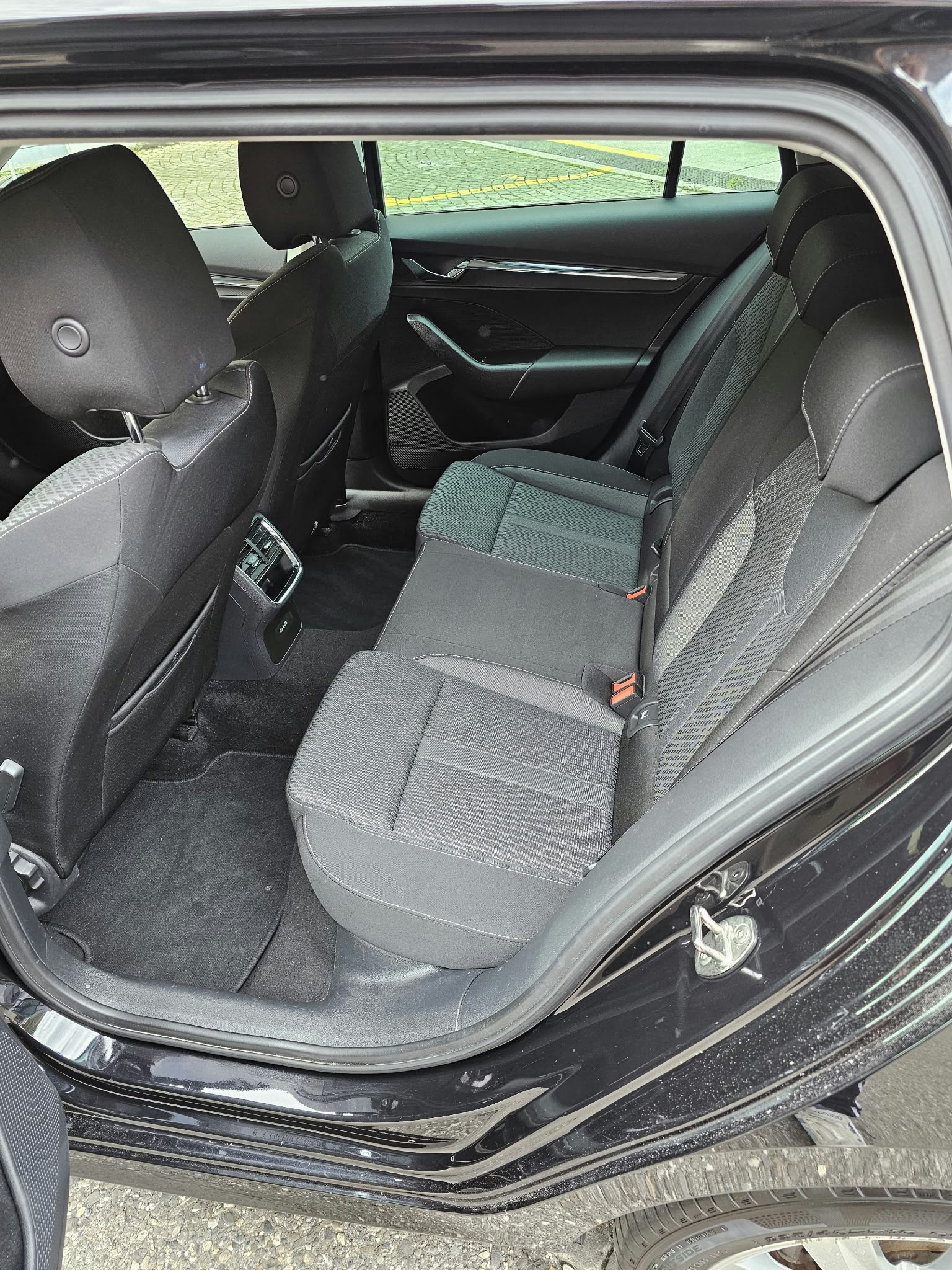 SKODA Octavia Combi 1.4 TSI PHEV DSG Style-image-13