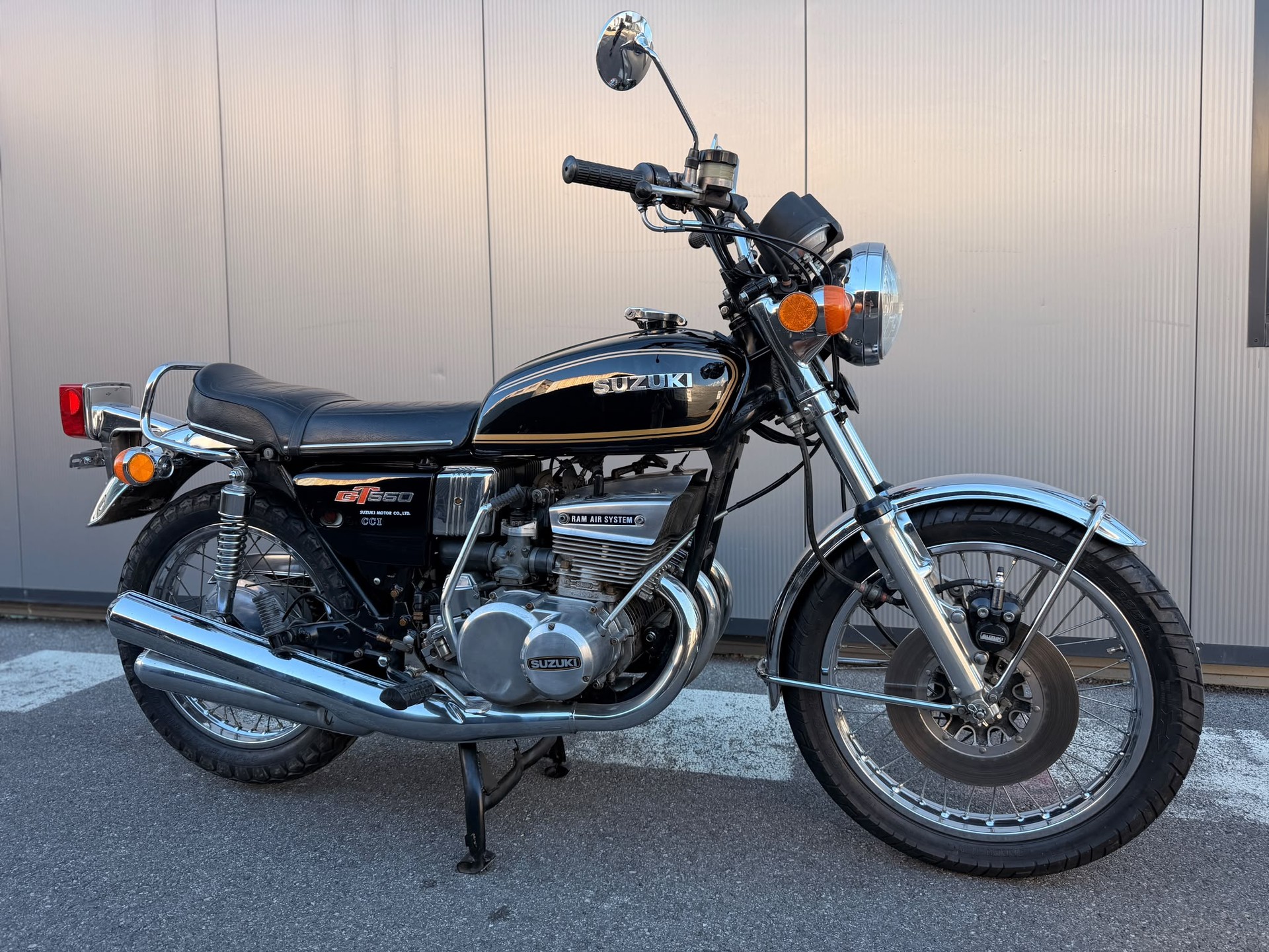 SUZUKI SUZUKI GT 550
