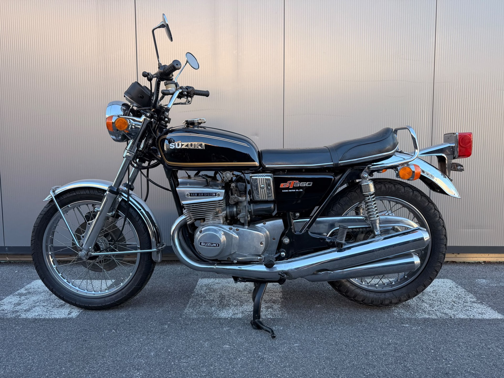 SUZUKI SUZUKI GT 550-showroom-element-1