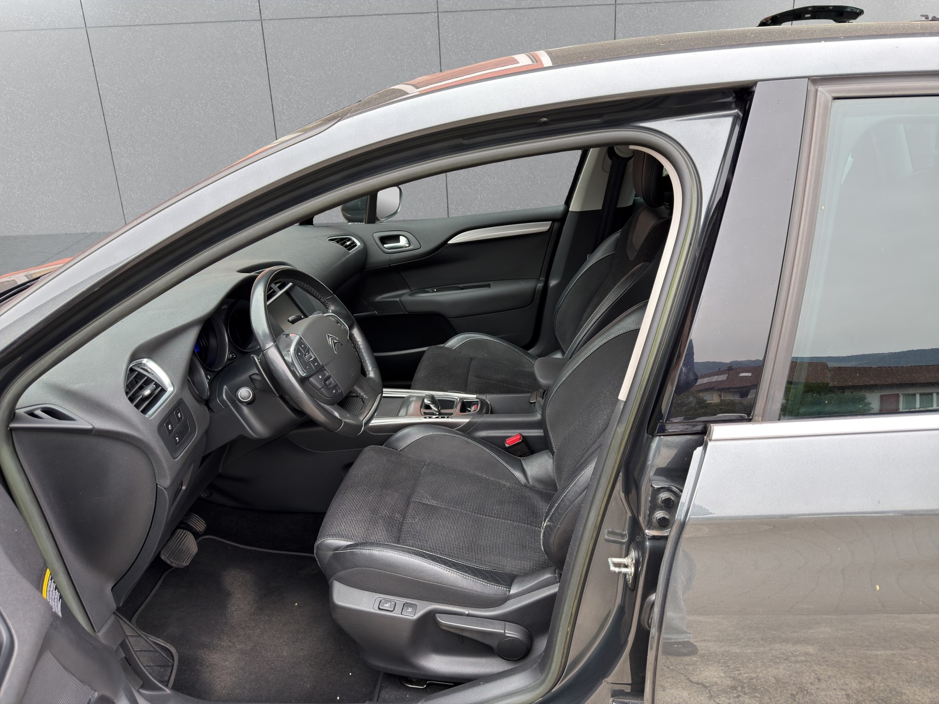 CITROEN C4 Berline 1.6 THP Séduction EGS6-image-6