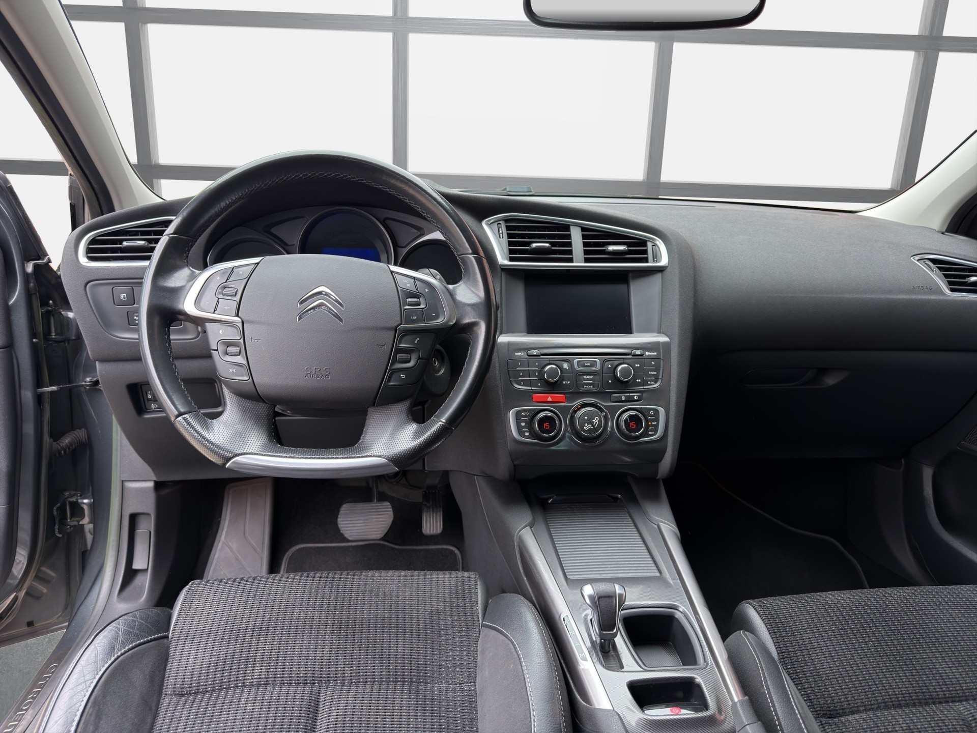 CITROEN C4 Berline 1.6 THP Séduction EGS6-image-9