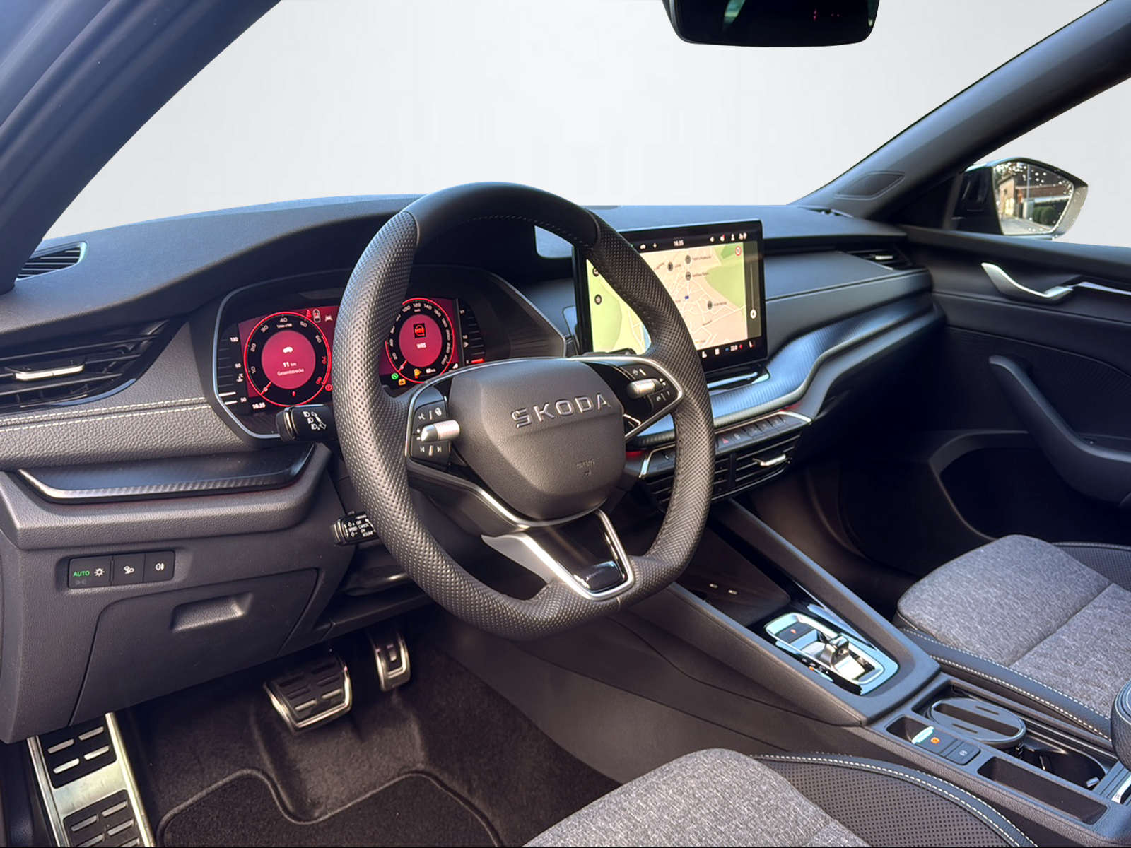 SKODA Octavia Combi 2.0 TSI Dynamic 4x4 DSG-image-5