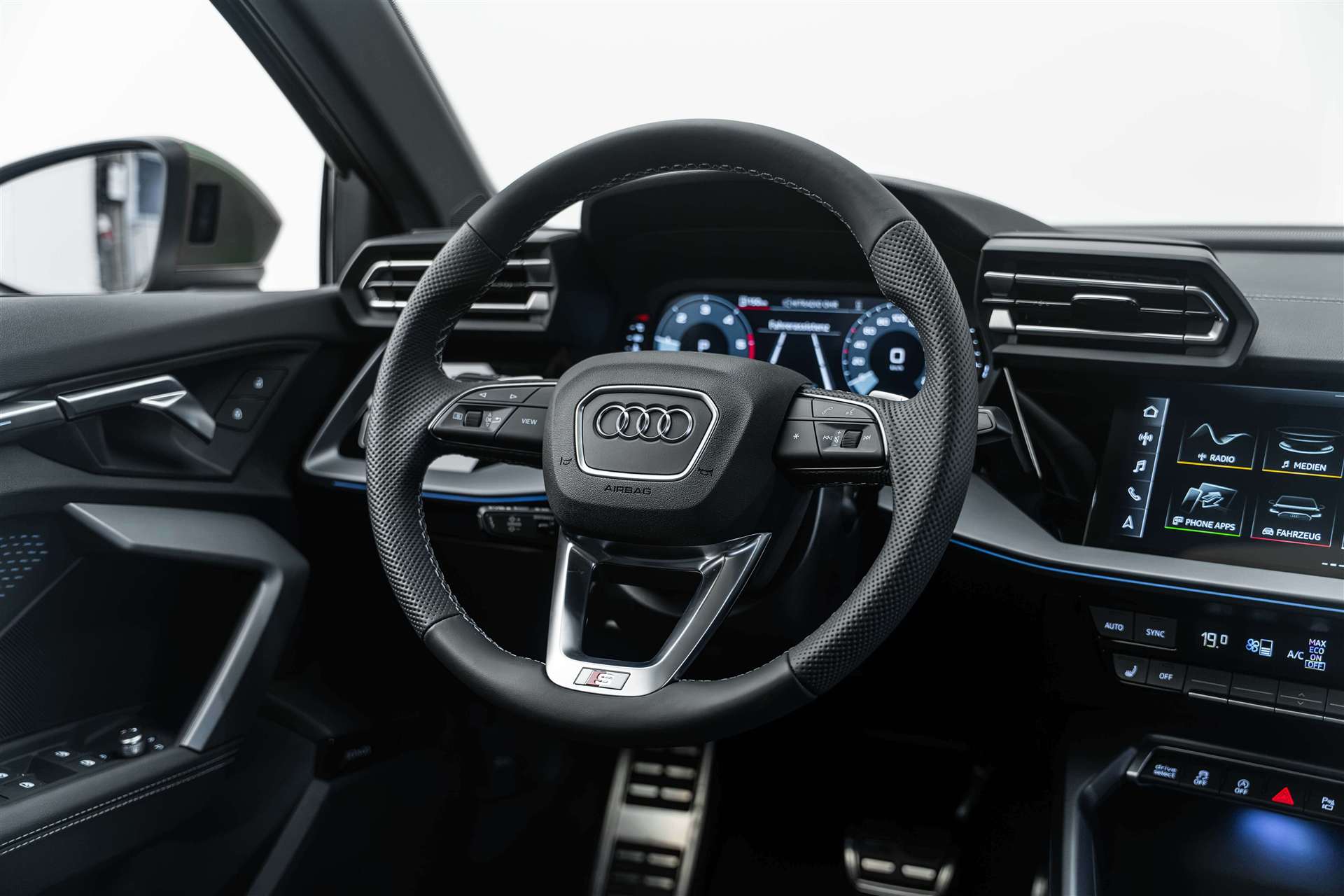 AUDI AUDI A3 Sportback 35 TDi S-Line S-Tronic Automat-image-9