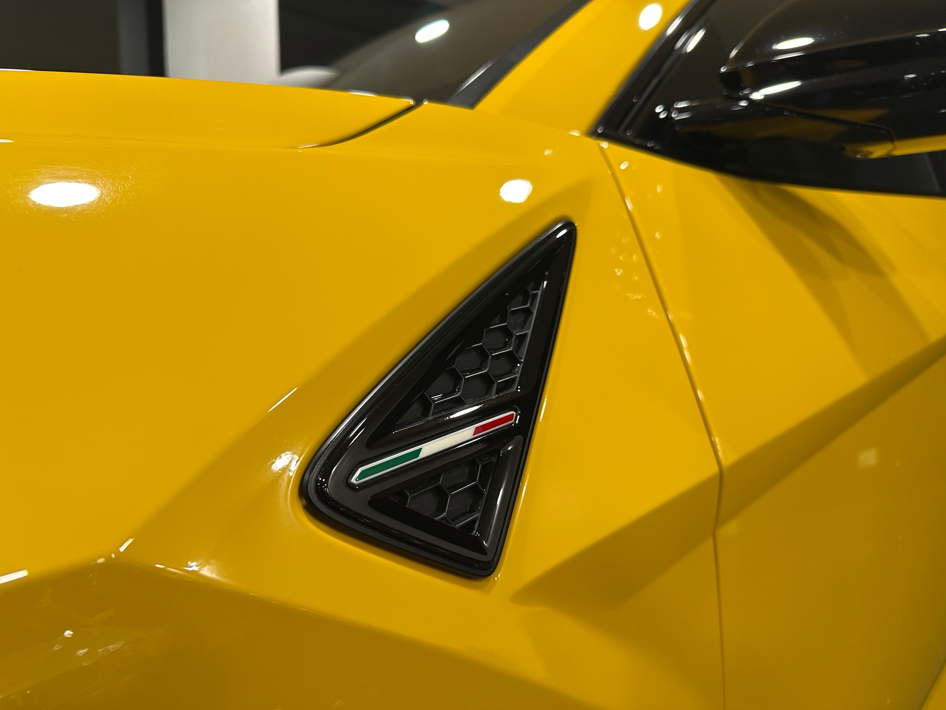 LAMBORGHINI Urus E-Gear-image-6