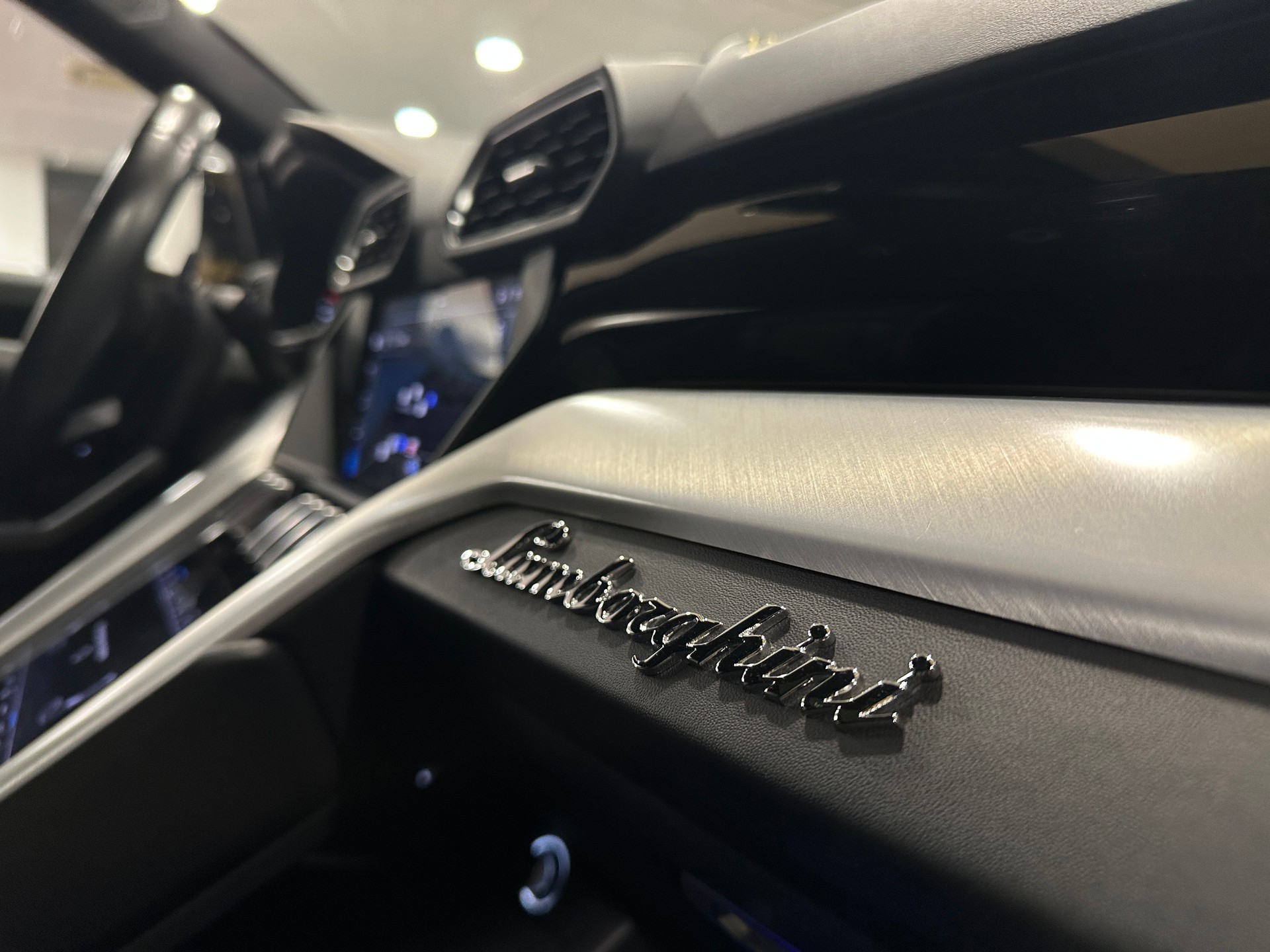 LAMBORGHINI Urus E-Gear-image-19