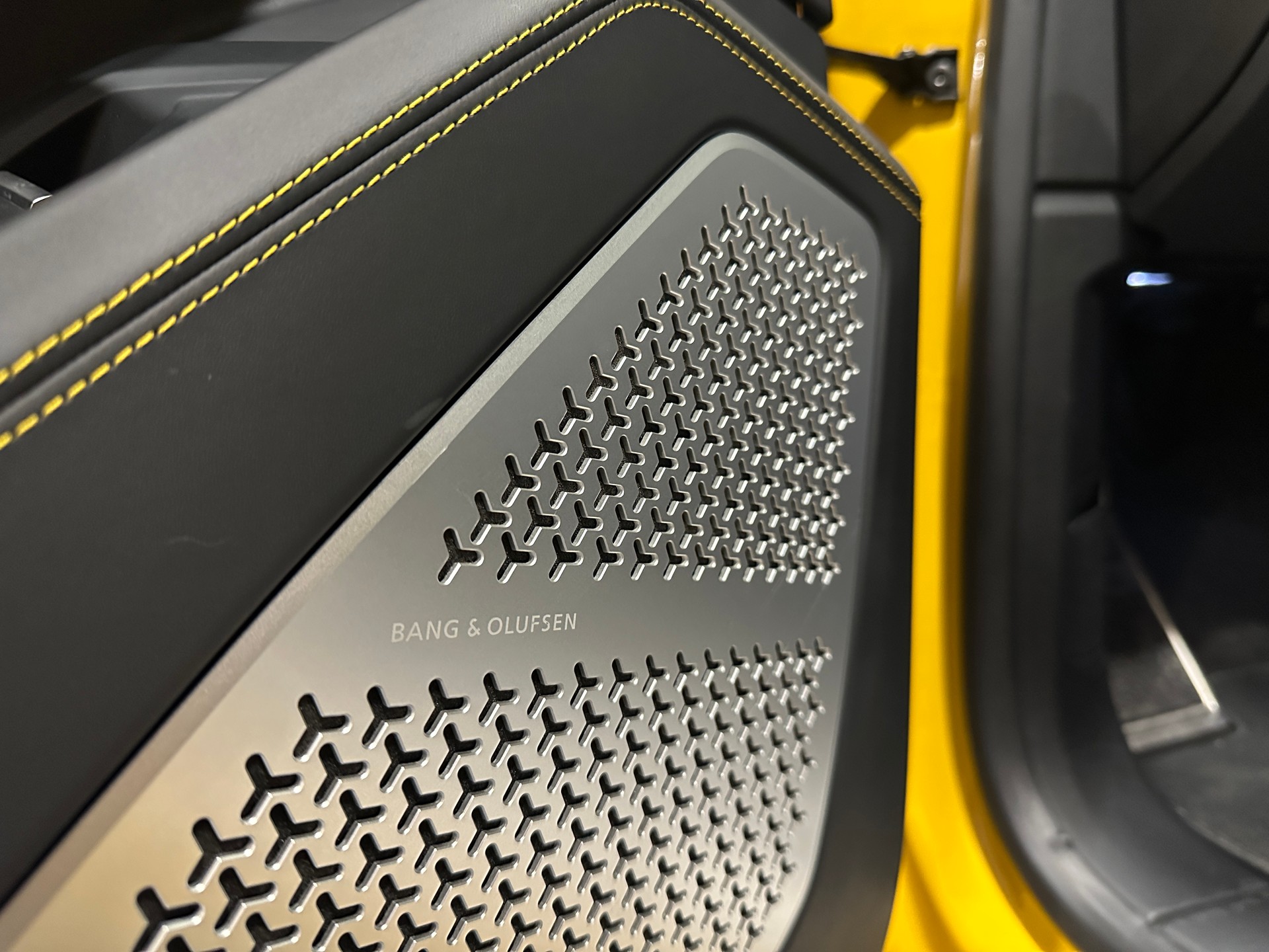 LAMBORGHINI Urus E-Gear-image-25