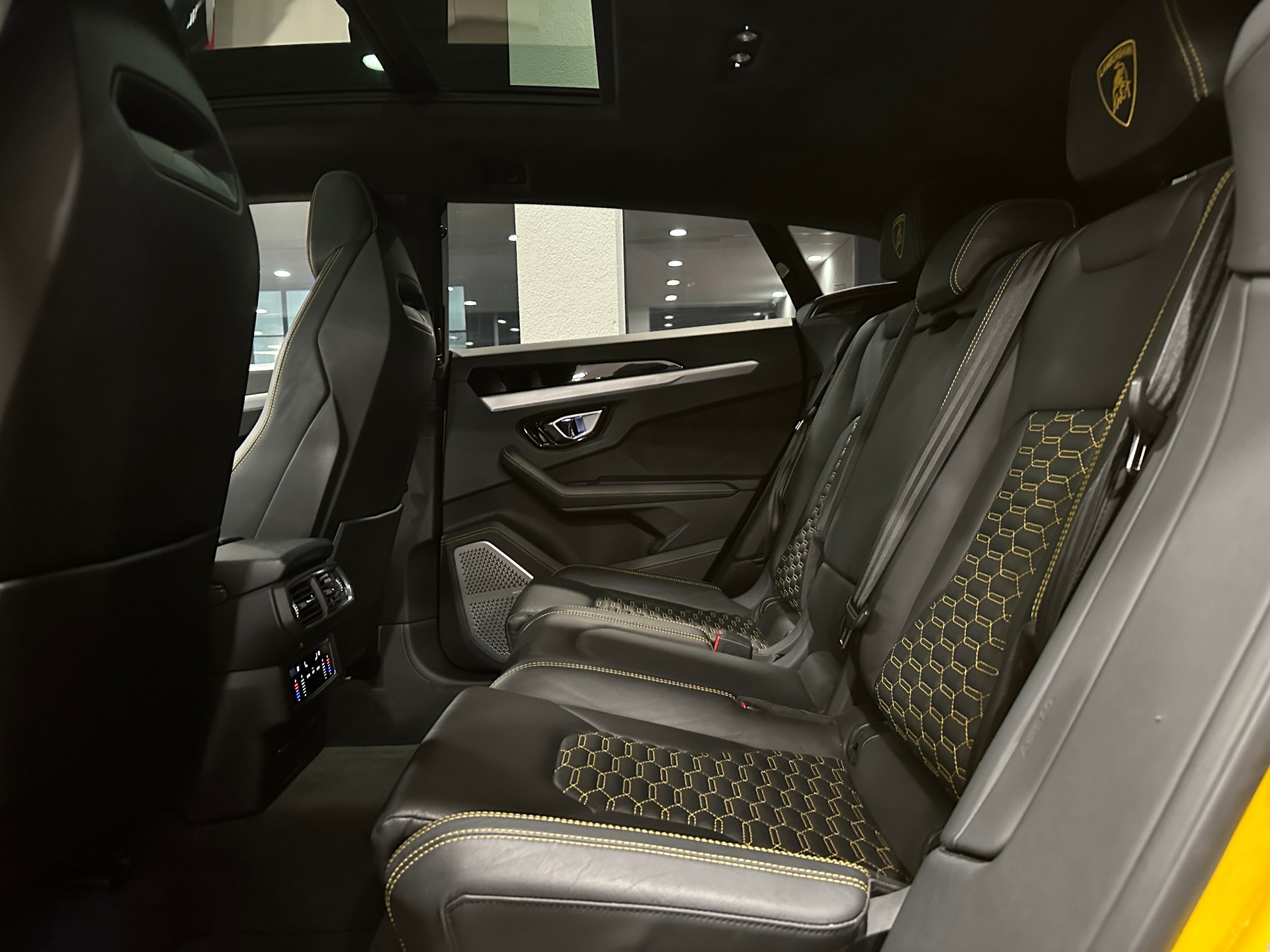 LAMBORGHINI Urus E-Gear-image-17