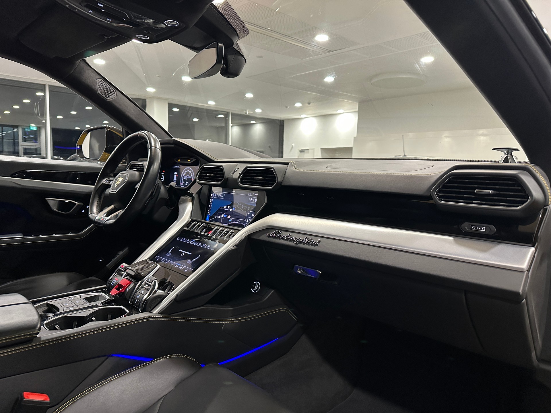 LAMBORGHINI Urus E-Gear-image-18