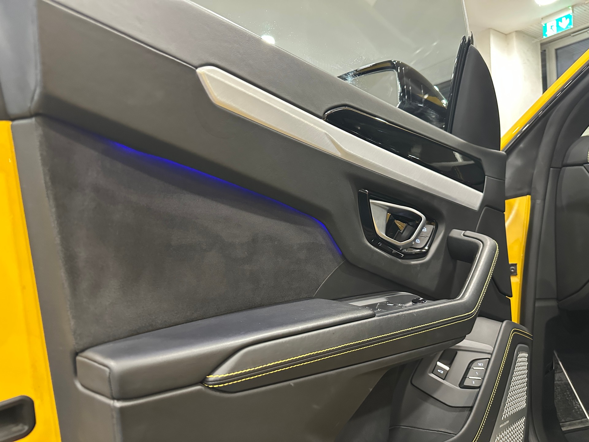 LAMBORGHINI Urus E-Gear-image-24