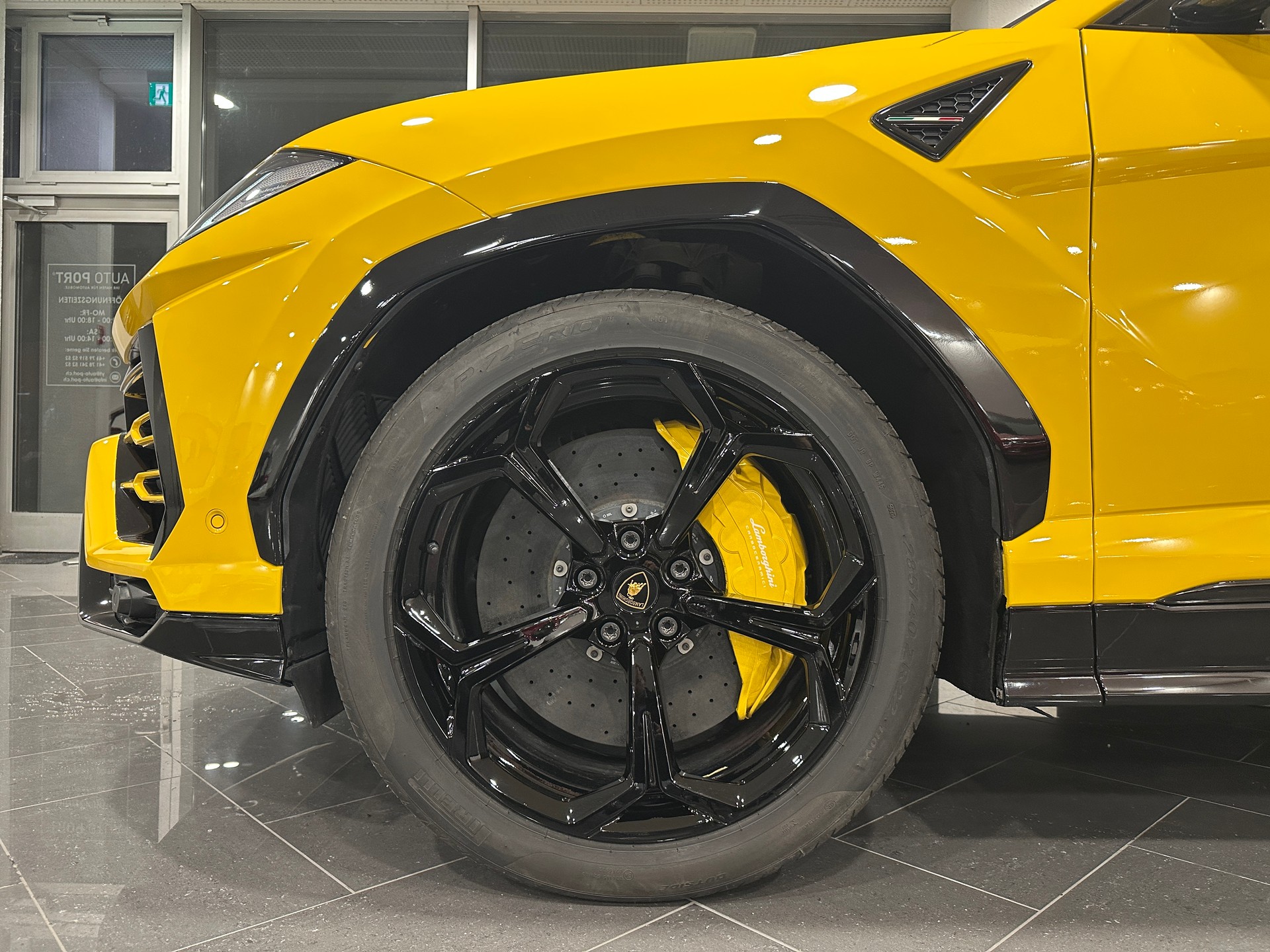 LAMBORGHINI Urus E-Gear-image-5