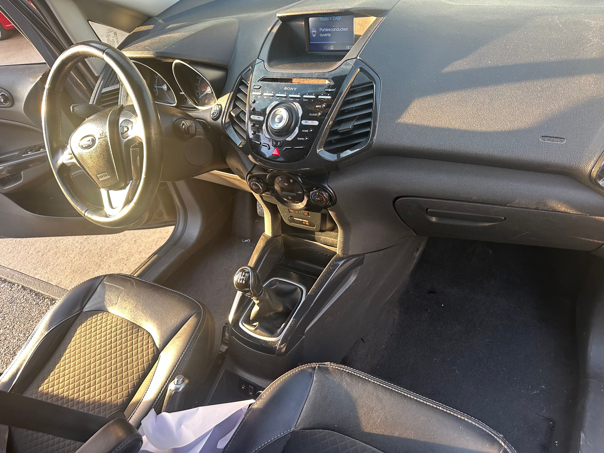 FORD EcoSport 1.0 SCTi Titanium-image-12