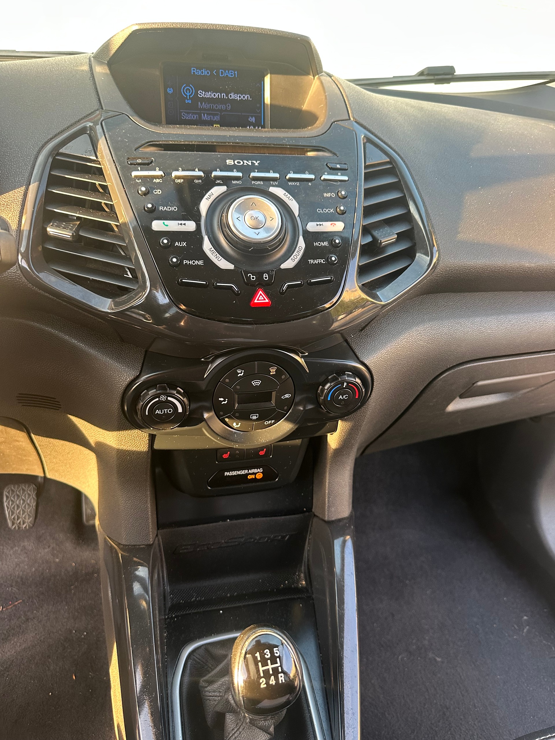 FORD EcoSport 1.0 SCTi Titanium-image-3