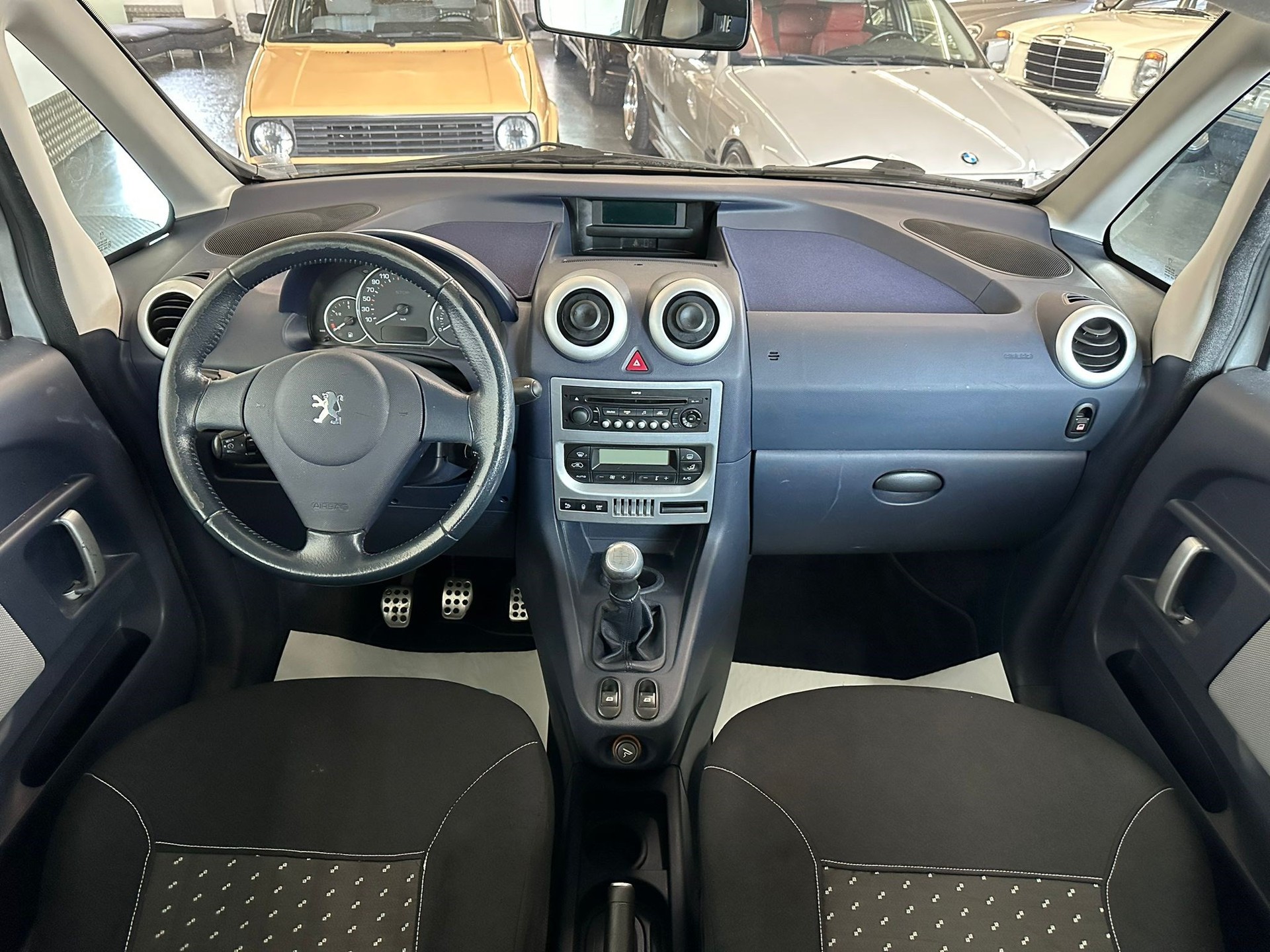 PEUGEOT 1007 1.6 Edition-image-12