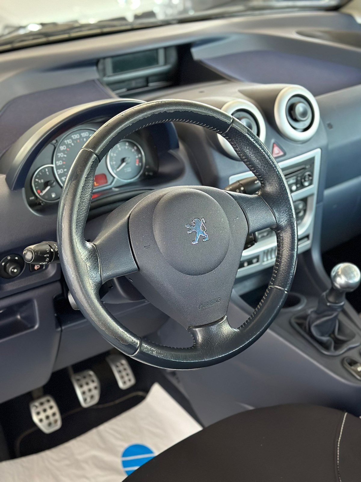PEUGEOT 1007 1.6 Edition-image-9