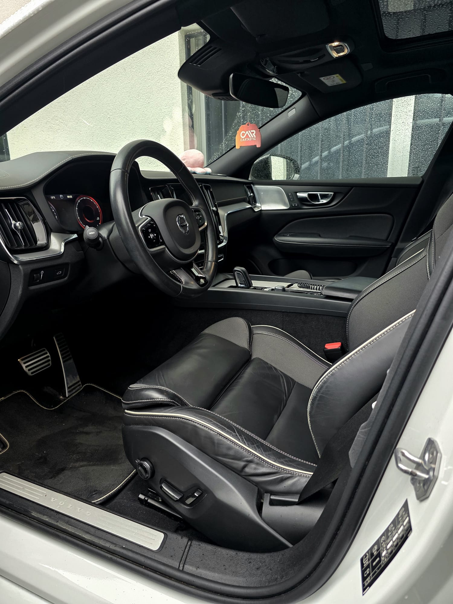 VOLVO S60 B5 AWD Benzin Mild Hybrid R-Design Geartronic-image-8