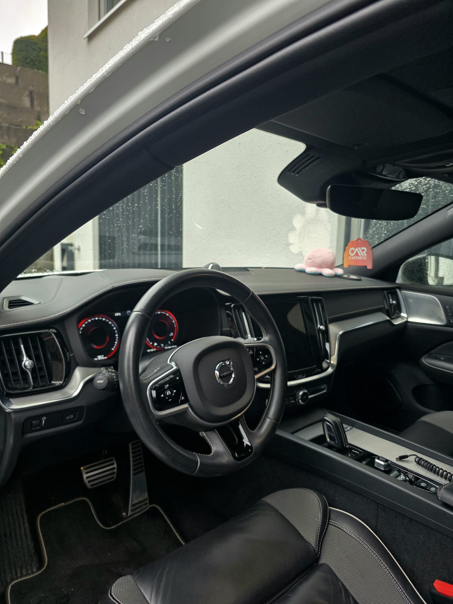 VOLVO S60 B5 AWD Benzin Mild Hybrid R-Design Geartronic-image-9