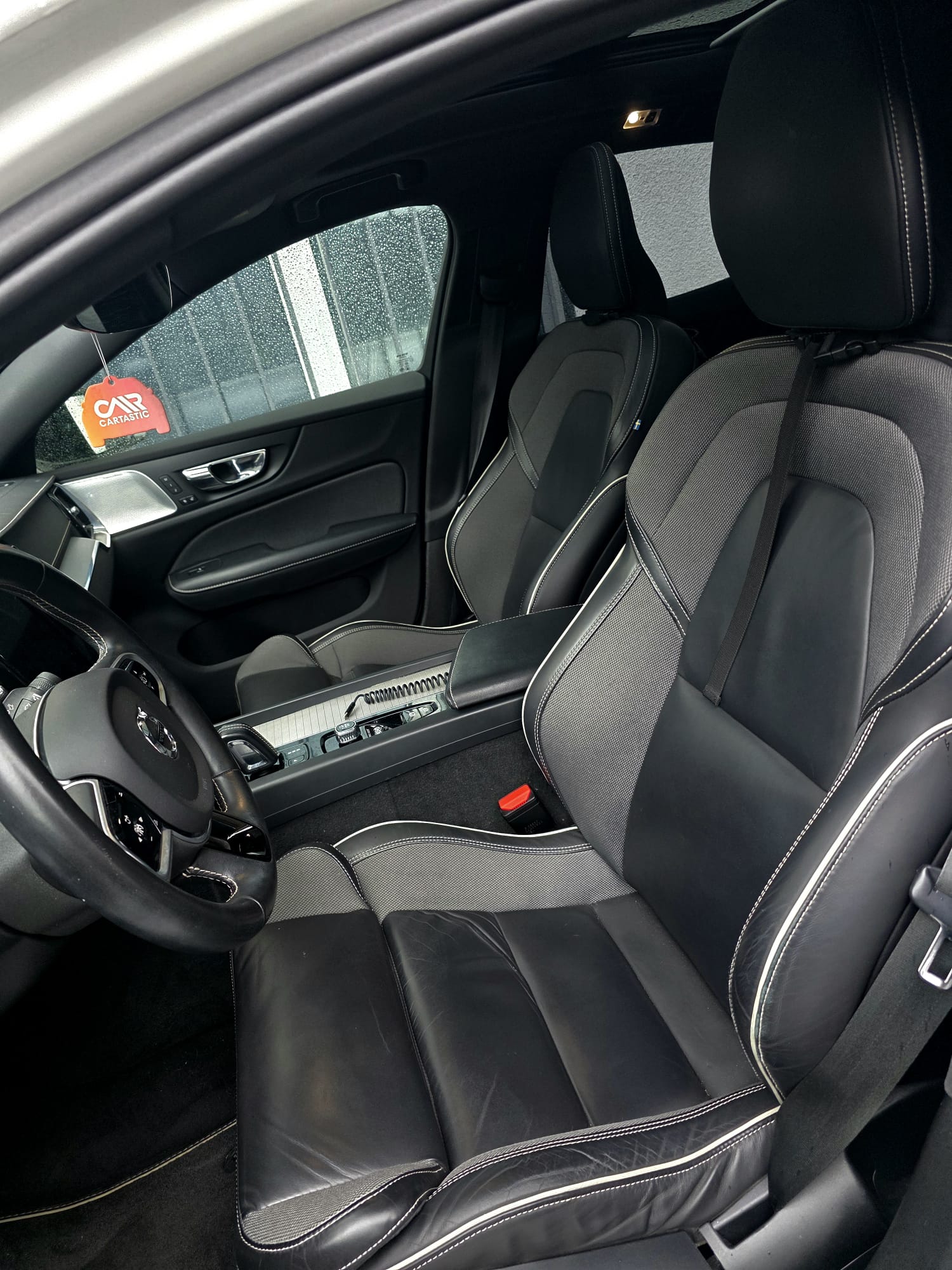 VOLVO S60 B5 AWD Benzin Mild Hybrid R-Design Geartronic-image-5