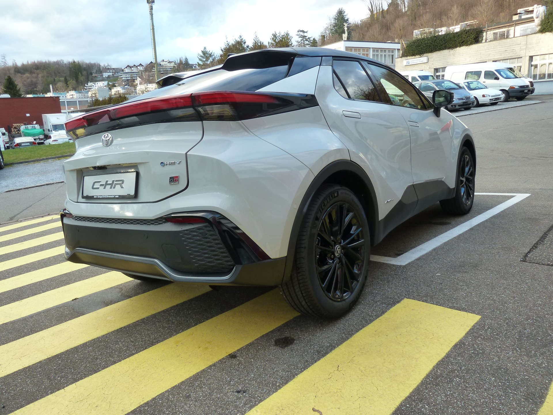 TOYOTA C-HR 2.0 HSD CVT GR Sport 4WD-image-8