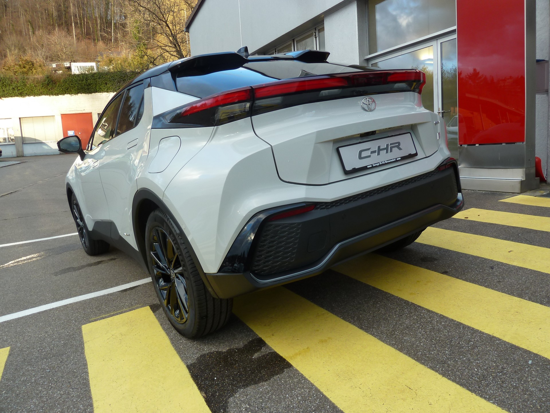 TOYOTA C-HR 2.0 HSD CVT GR Sport 4WD-image-6