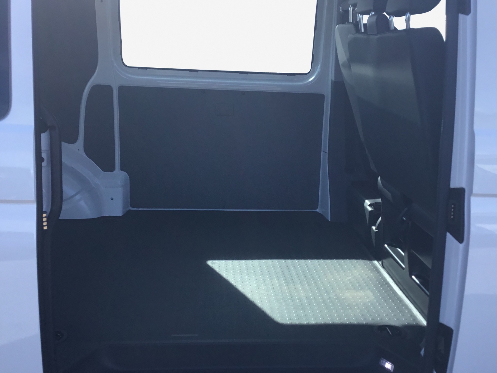 VW T6.1 2.0 TDI Entry-image-8