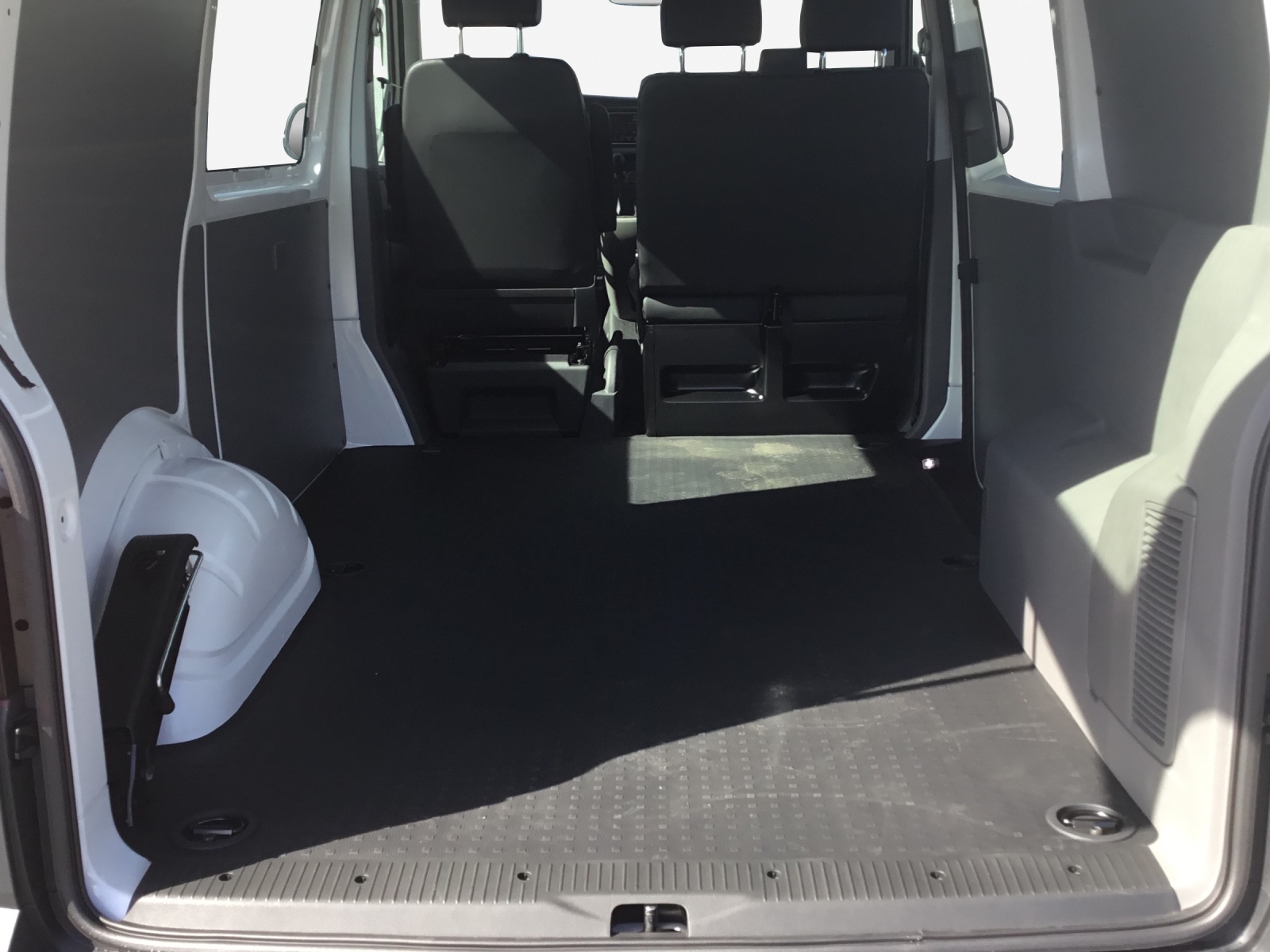 VW T6.1 2.0 TDI Entry-image-9