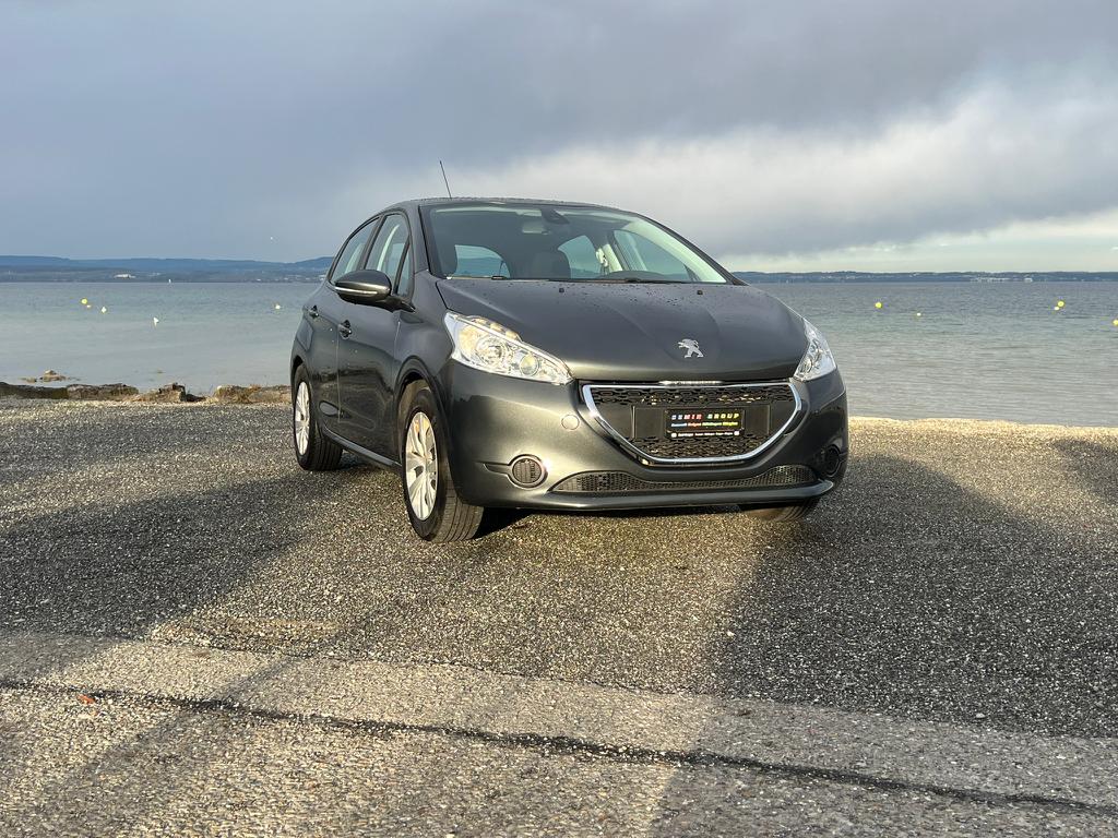 PEUGEOT 208 1.2 VTI Style-image-0