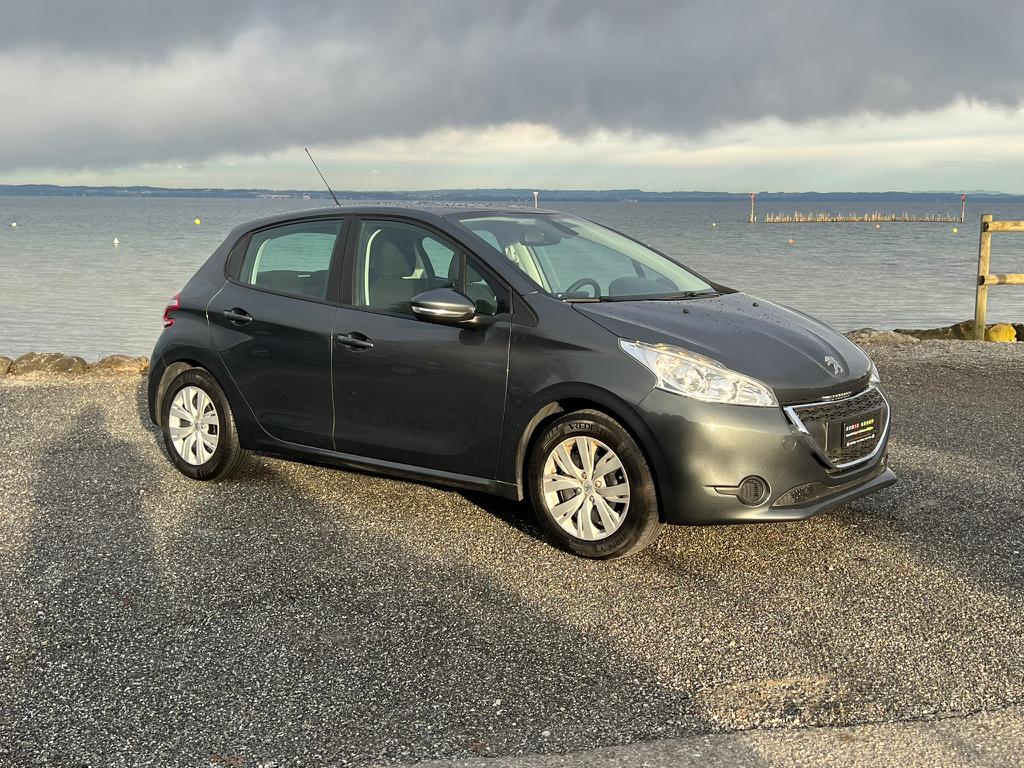 PEUGEOT 208 1.2 VTI Style-image-1