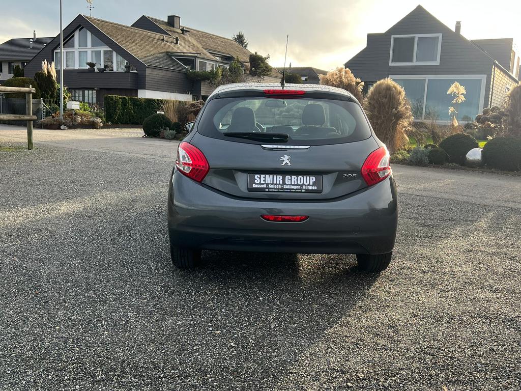 PEUGEOT 208 1.2 VTI Style-image-7