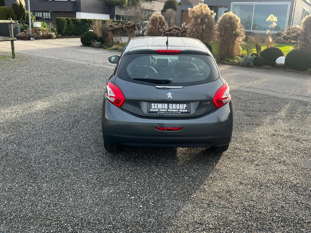 PEUGEOT 208 1.2 VTI Style-image-8