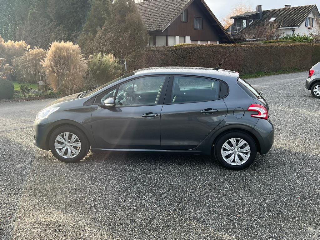 PEUGEOT 208 1.2 VTI Style-image-6