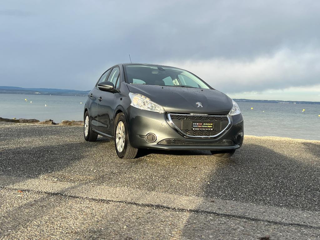 PEUGEOT 208 1.2 VTI Style-image-2