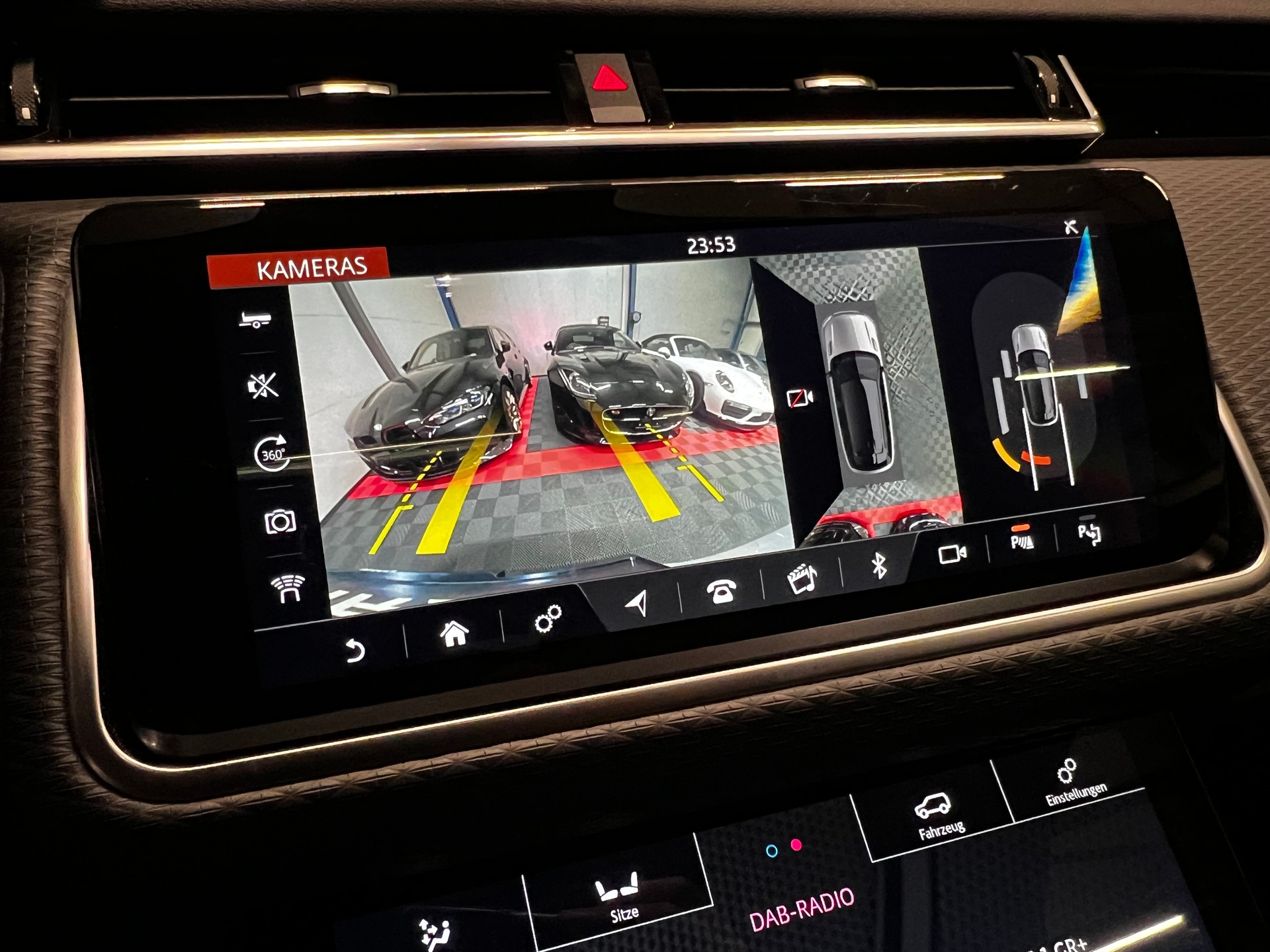 LAND ROVER Range Rover Velar 2.0 D 240 R-Dynamic SE-image-7