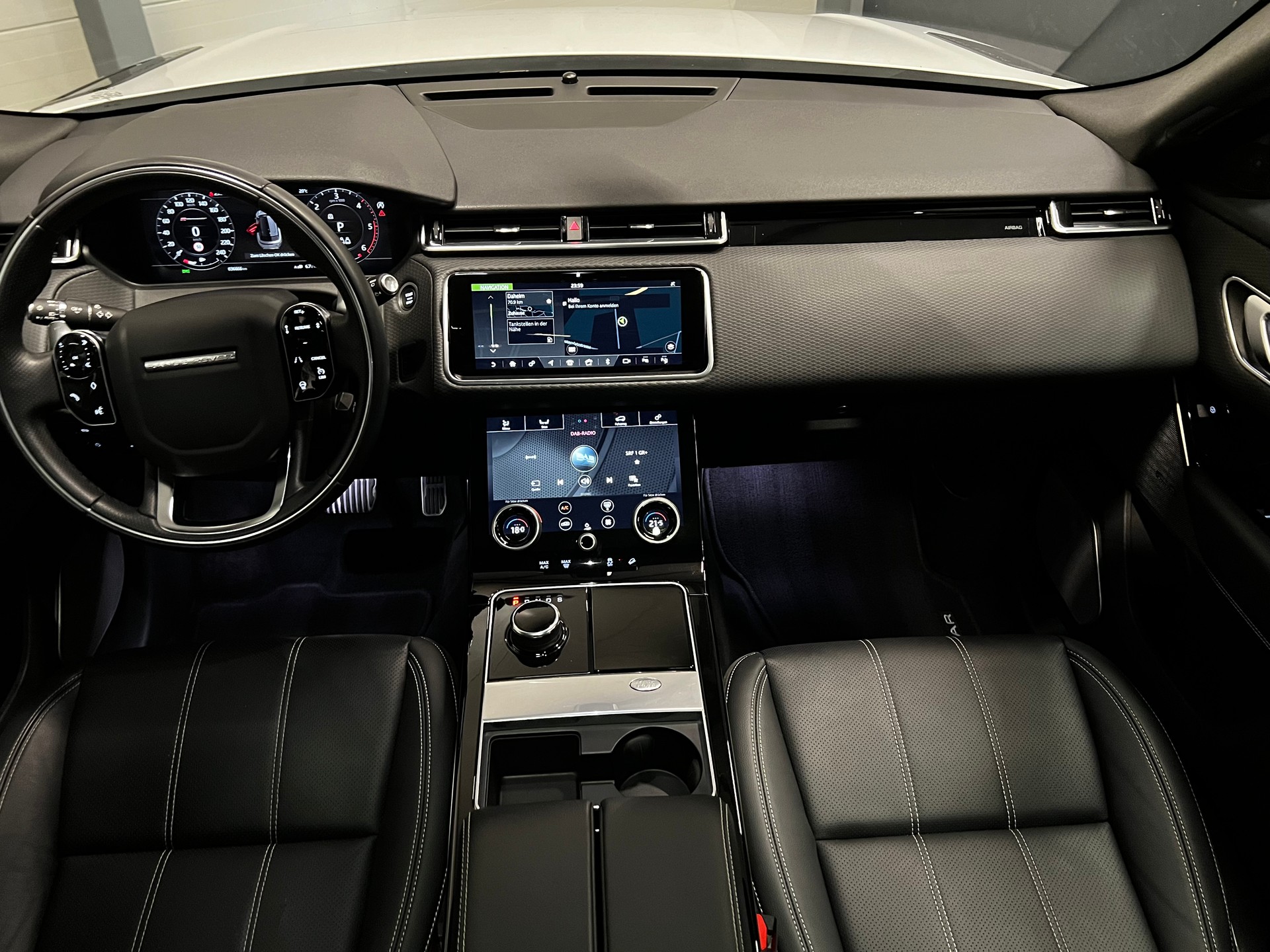 LAND ROVER Range Rover Velar 2.0 D 240 R-Dynamic SE-image-14