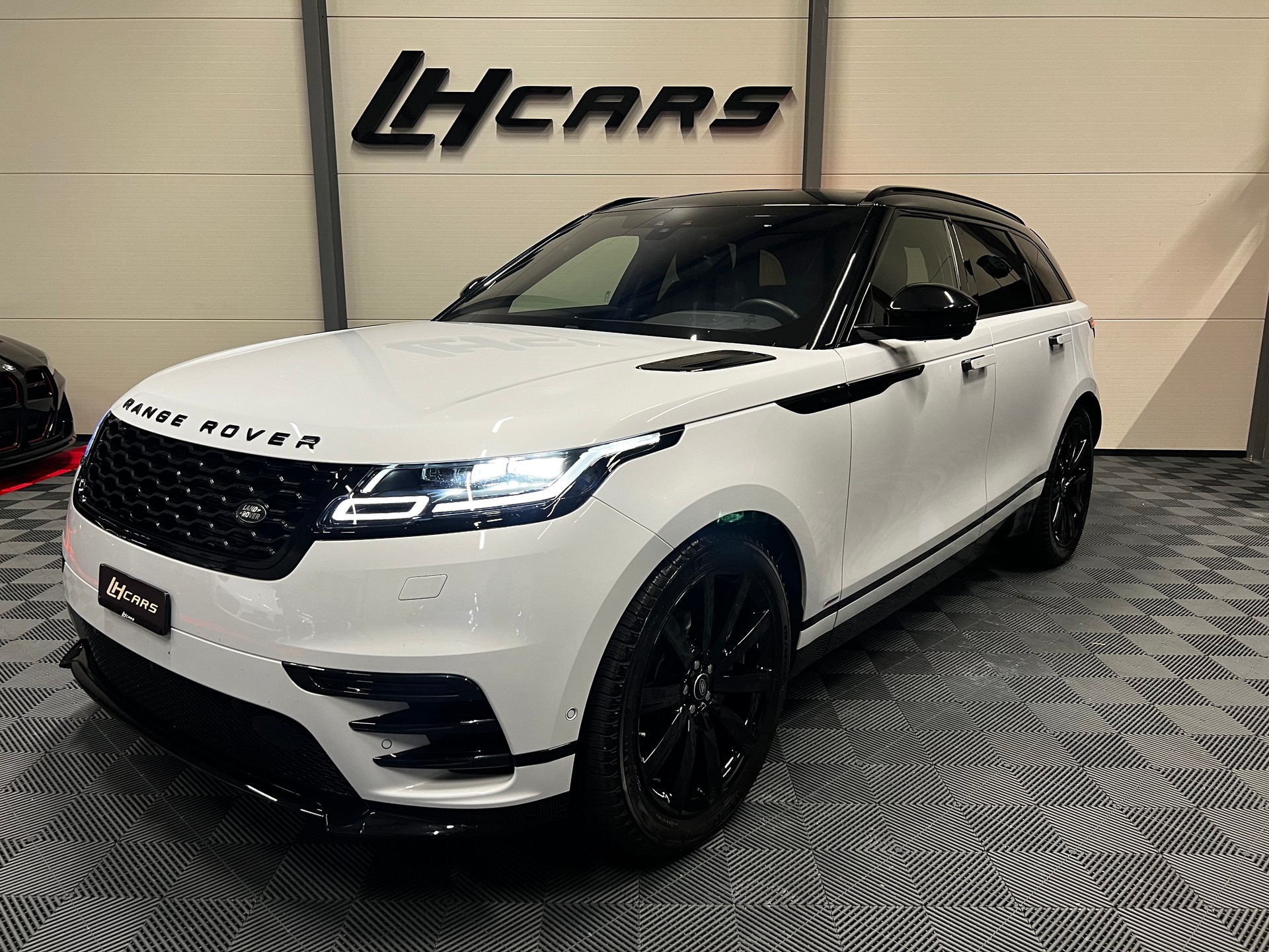 LAND ROVER Range Rover Velar 2.0 D 240 R-Dynamic SE-image-0