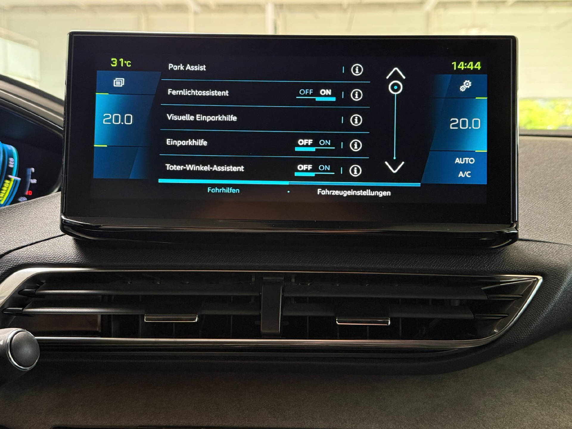 PEUGEOT 3008 1.6 Plug-in Hybrid GT-image-12