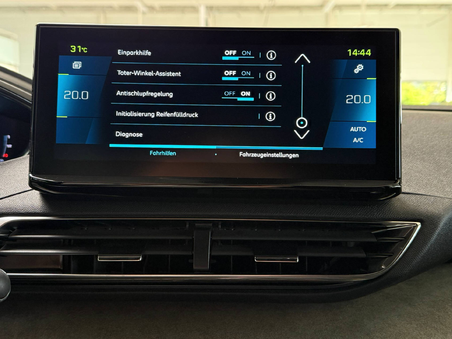 PEUGEOT 3008 1.6 Plug-in Hybrid GT-image-13