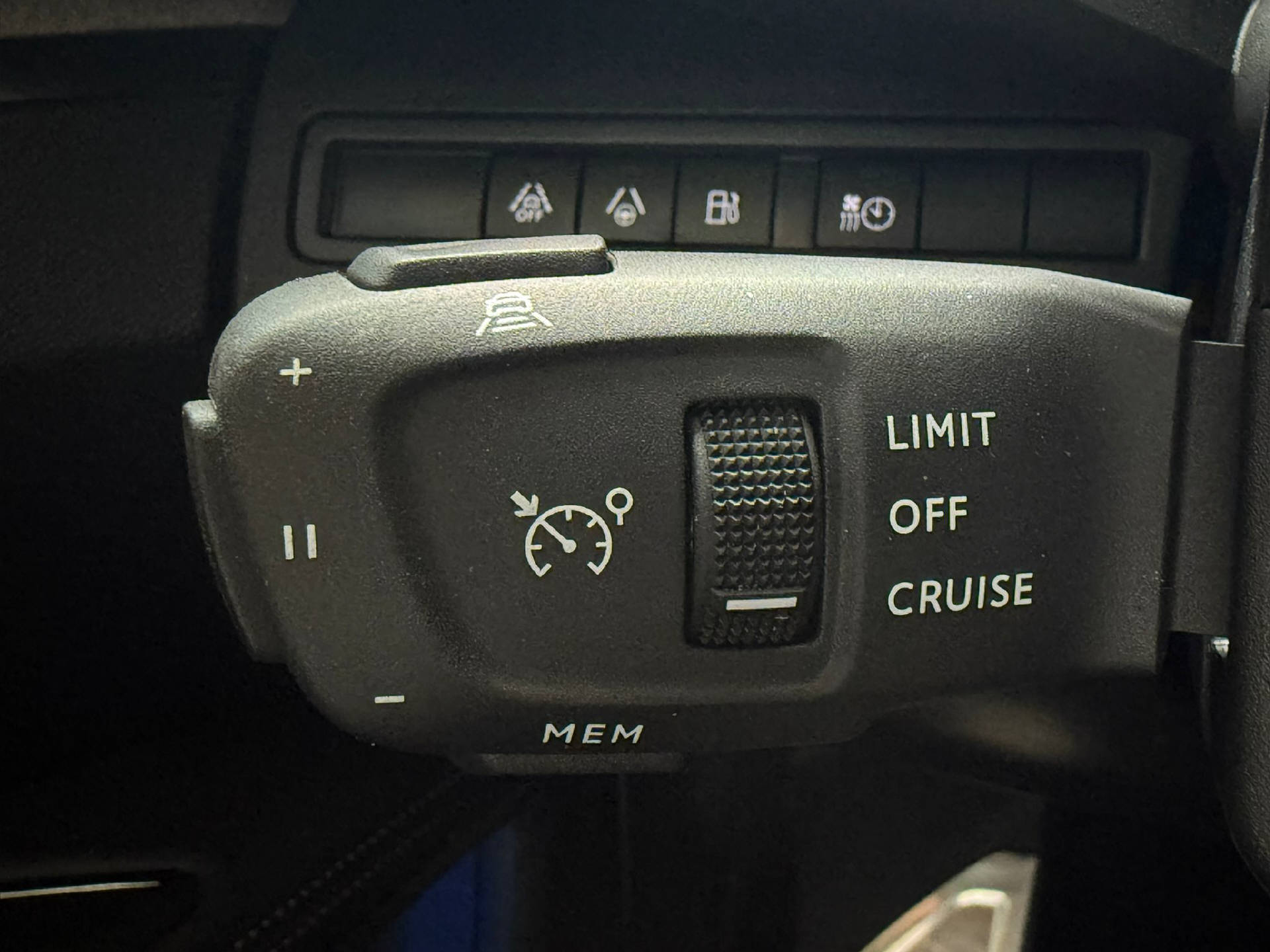 PEUGEOT 3008 1.6 Plug-in Hybrid GT-image-9